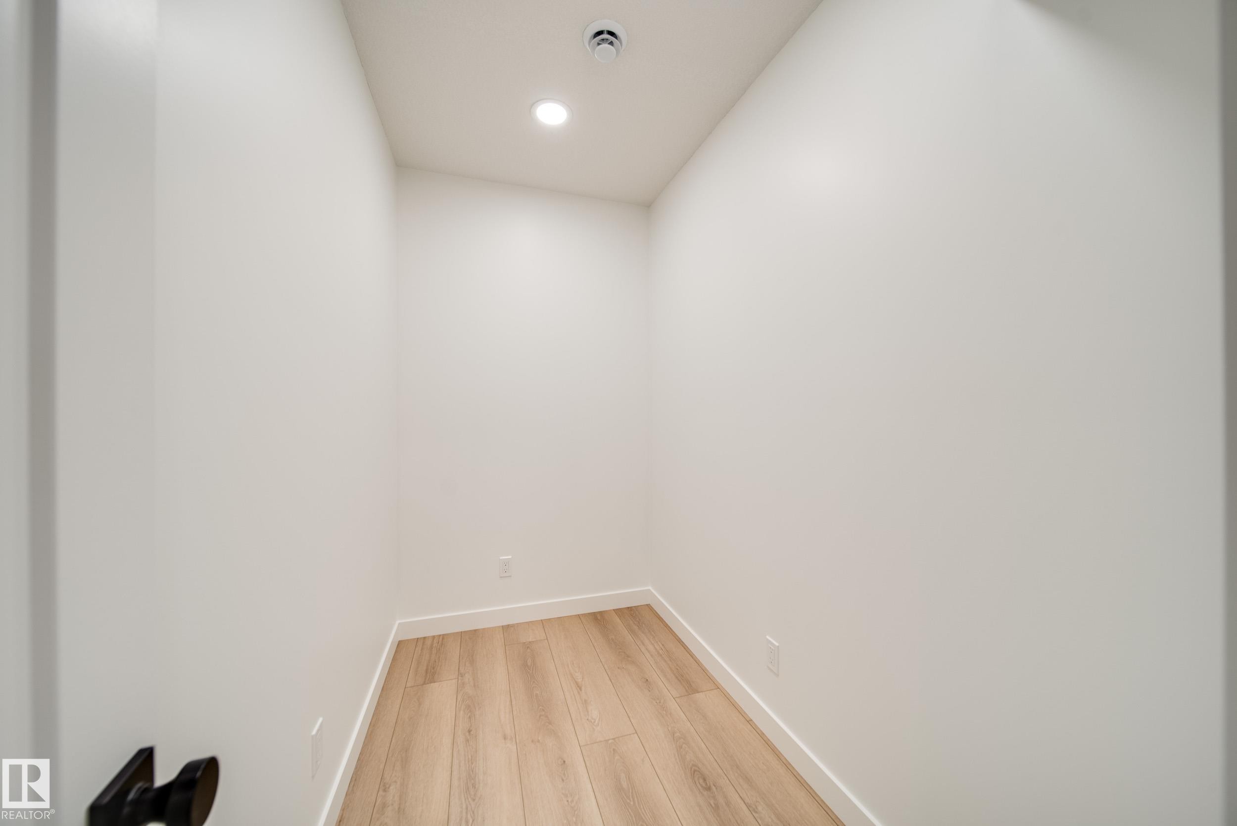 40A Valleyview Crescent, Edmonton, AB - Indoor Photo Showing Other Room