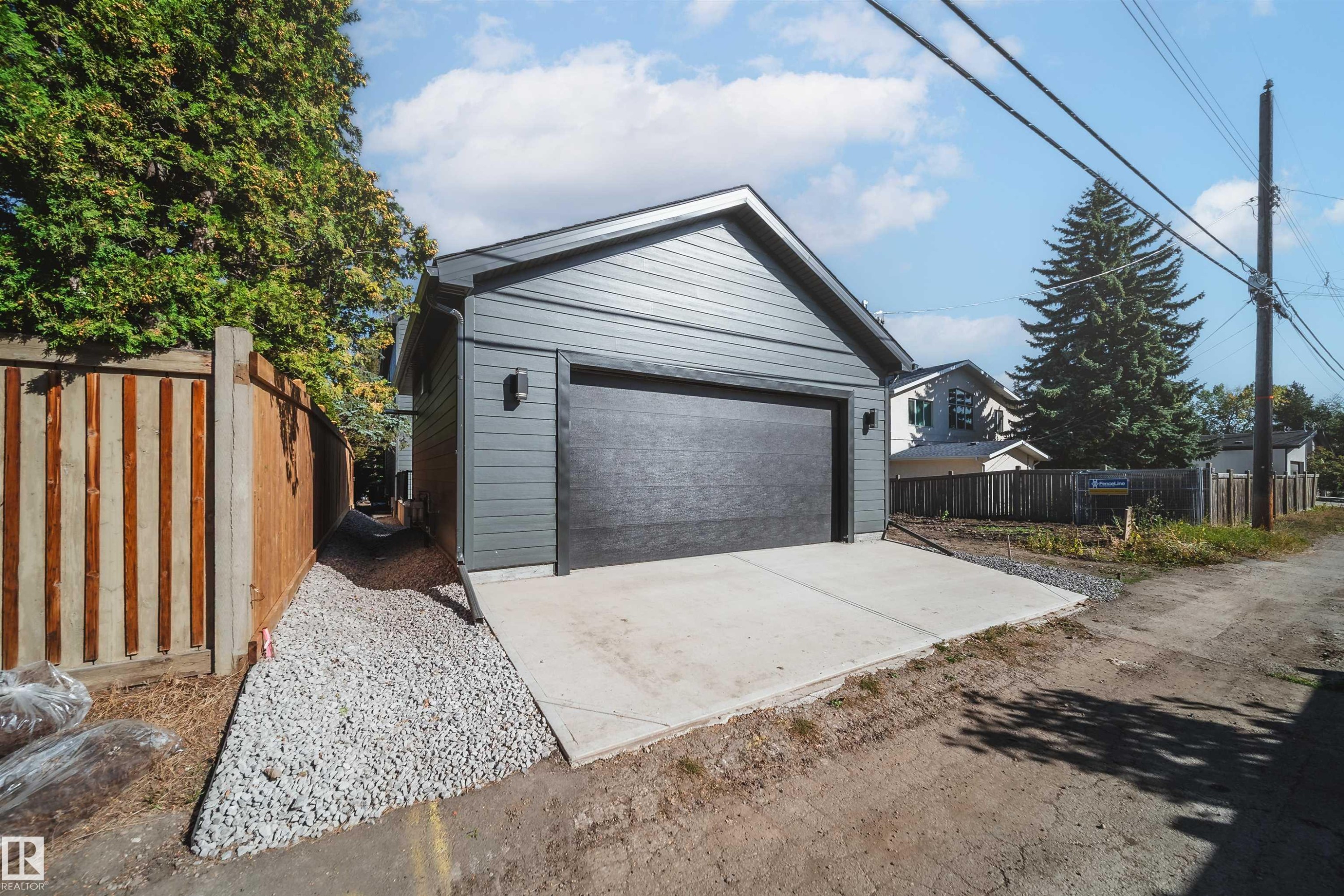 40A Valleyview Crescent, Edmonton, AB - Outdoor