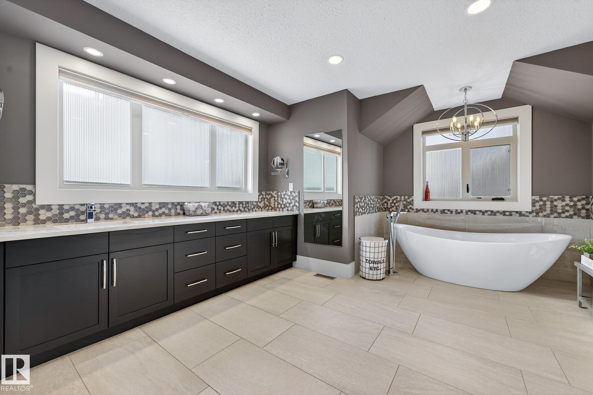 4001 Triomphe Boulevard, Beaumont, AB - Indoor Photo Showing Bathroom