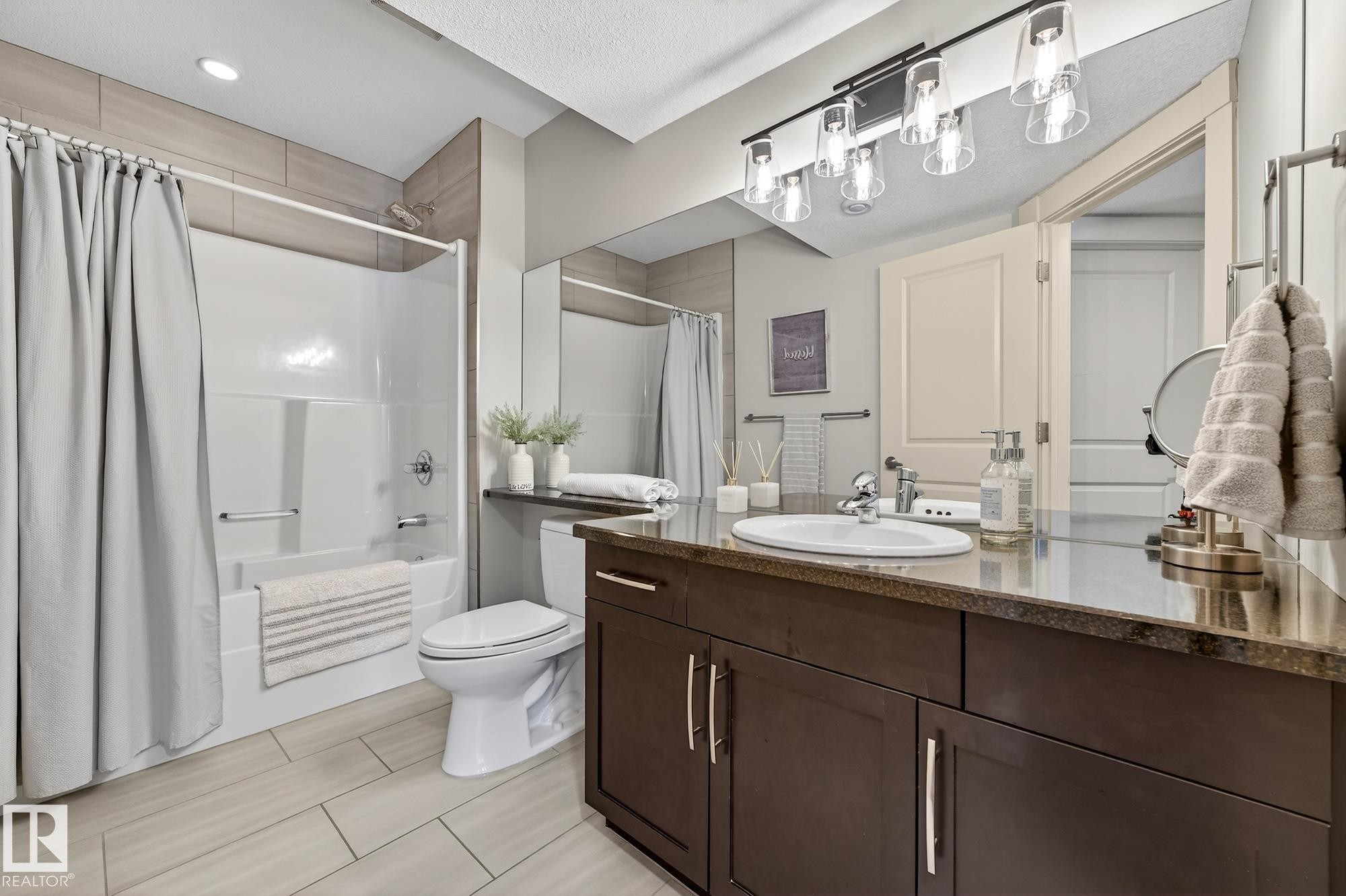 4001 Triomphe Boulevard, Beaumont, AB - Indoor Photo Showing Bathroom