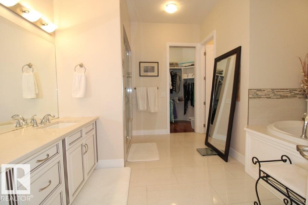 176 Ambleside Drive, Edmonton, AB - Indoor Photo Showing Bathroom