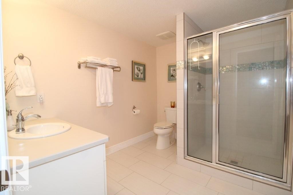 176 Ambleside Drive, Edmonton, AB - Indoor Photo Showing Bathroom