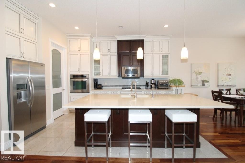 176 Ambleside Drive, Edmonton, AB - Indoor Photo Showing Kitchen With Upgraded Kitchen