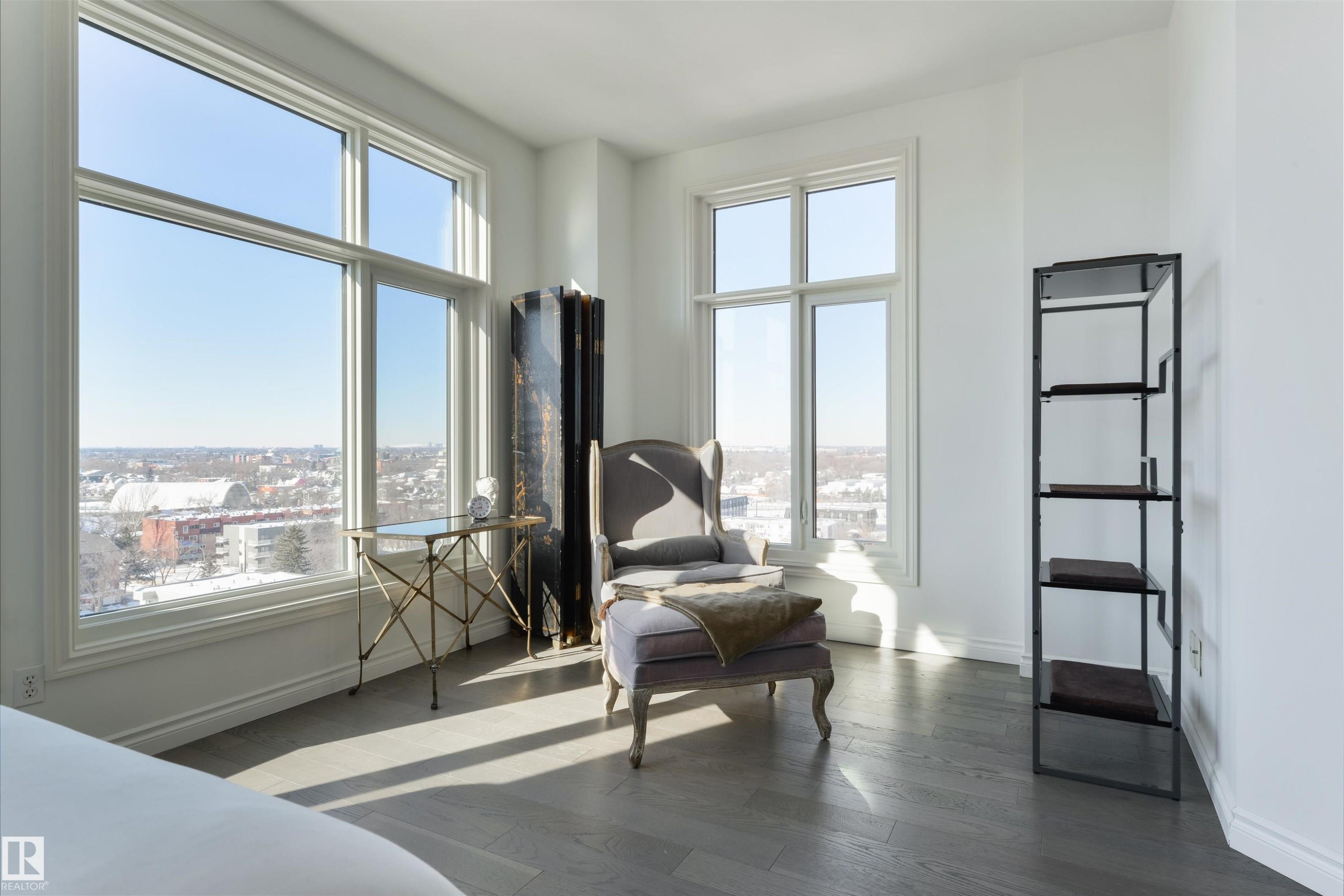 1107 9020 Jasper Avenue, Edmonton, AB - Indoor