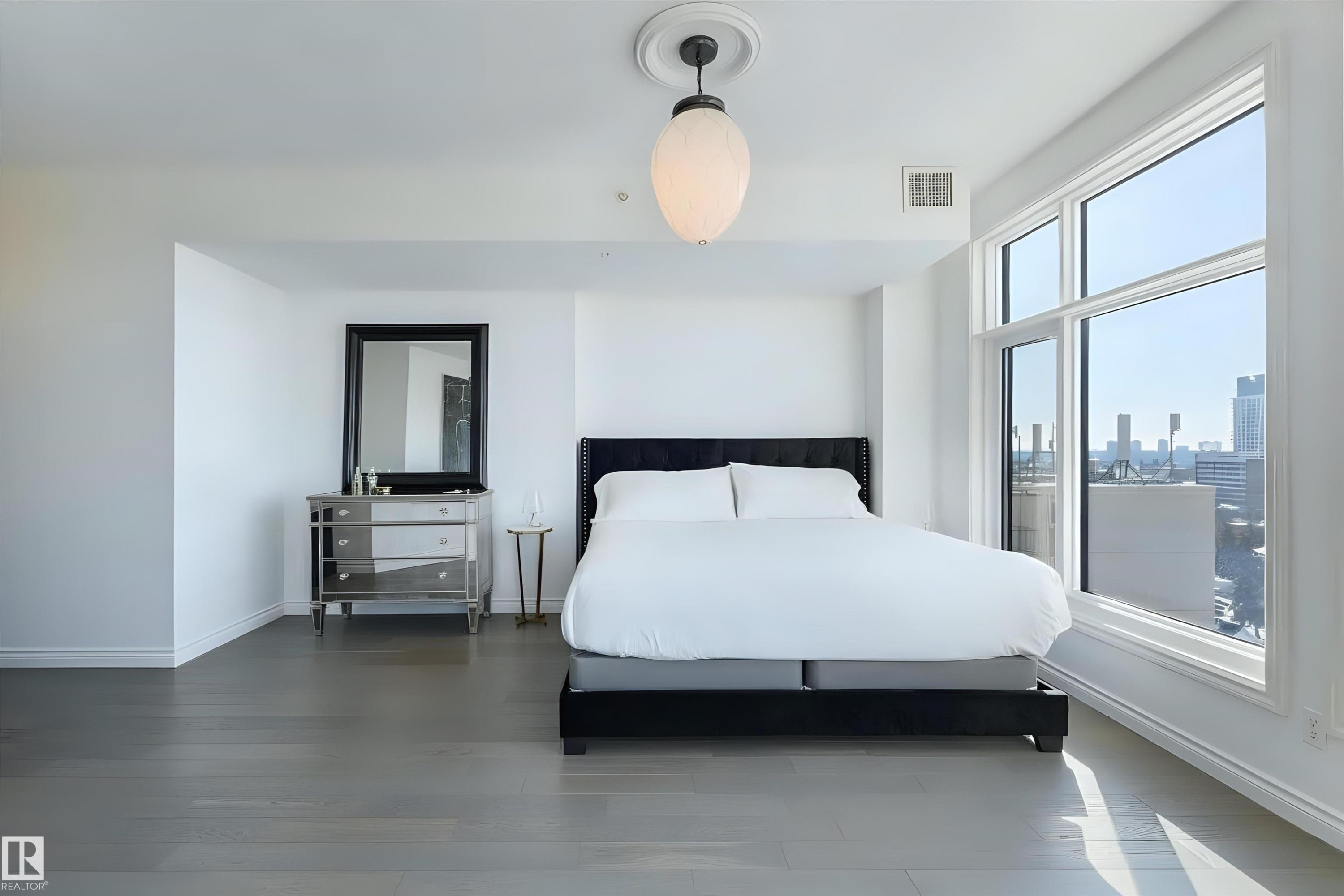 1107 9020 Jasper Avenue, Edmonton, AB - Indoor Photo Showing Bedroom