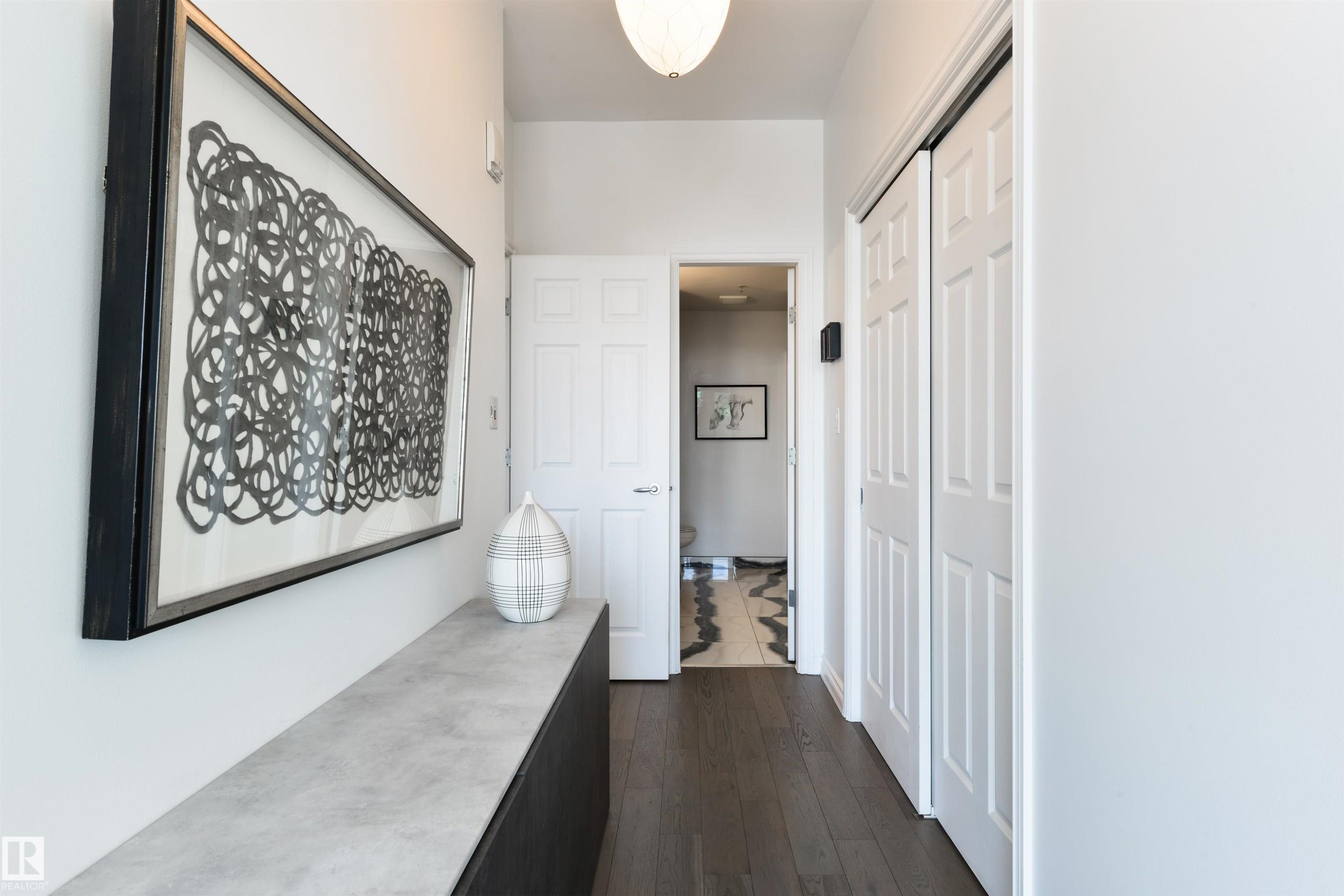 1107 9020 Jasper Avenue, Edmonton, AB - Indoor Photo Showing Other Room