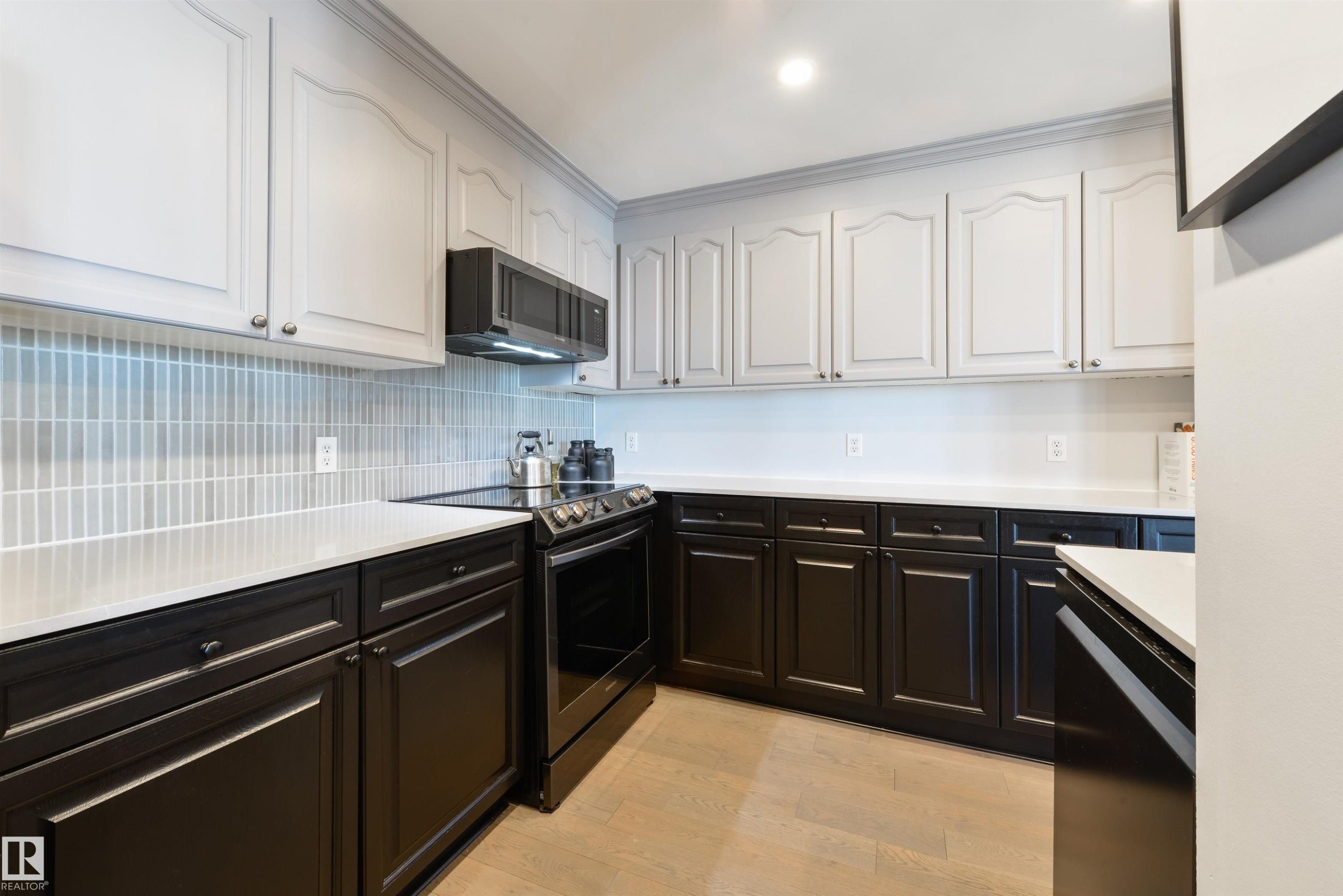 1107 9020 Jasper Avenue, Edmonton, AB - Indoor Photo Showing Kitchen