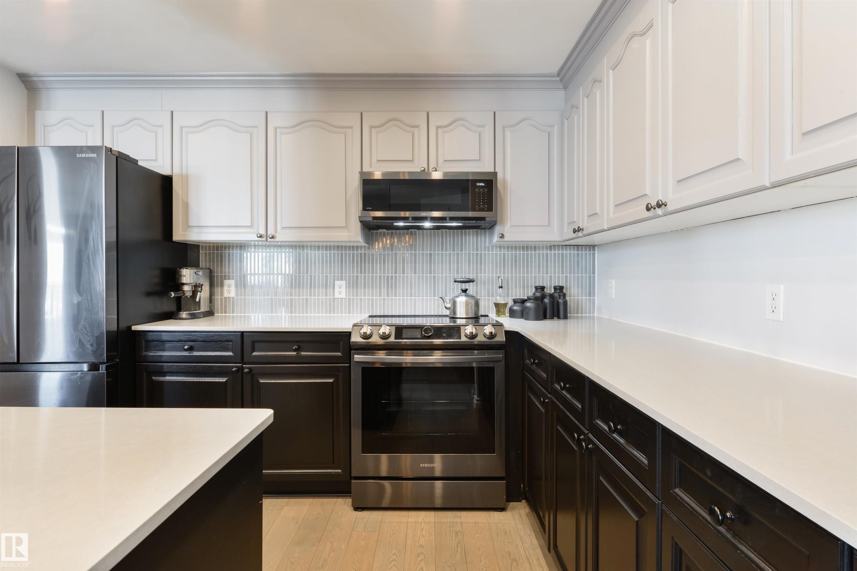 1107 9020 Jasper Avenue, Edmonton, AB - Indoor Photo Showing Kitchen