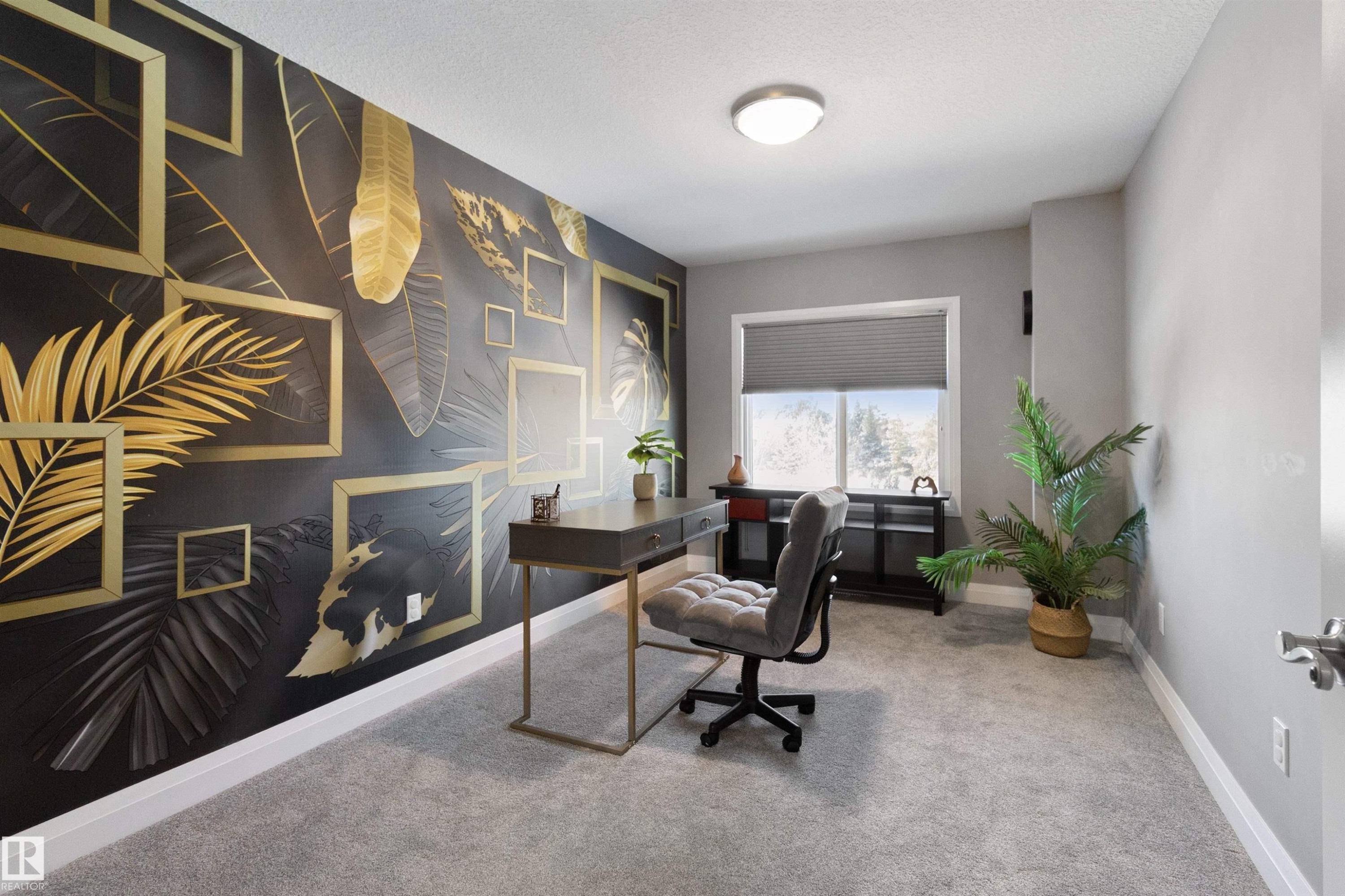 Office area with an accent wall, carpet flooring, and wallpapered walls - 56 Durrand Bend, Fort Saskatchewan, AB - Indoor Photo Showing Office