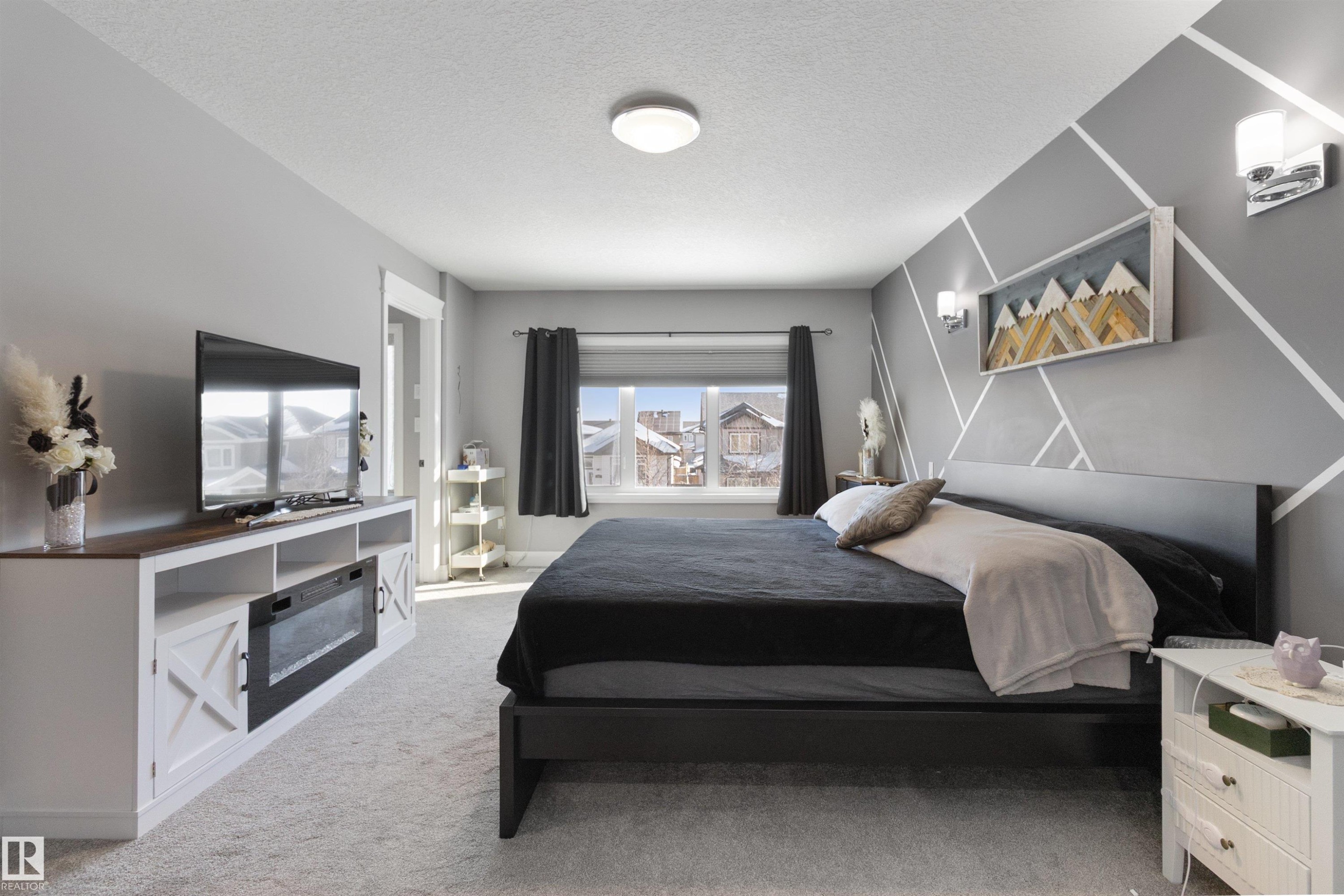 Bedroom featuring light carpet and a textured ceiling - 56 Durrand Bend, Fort Saskatchewan, AB - Indoor Photo Showing Bedroom