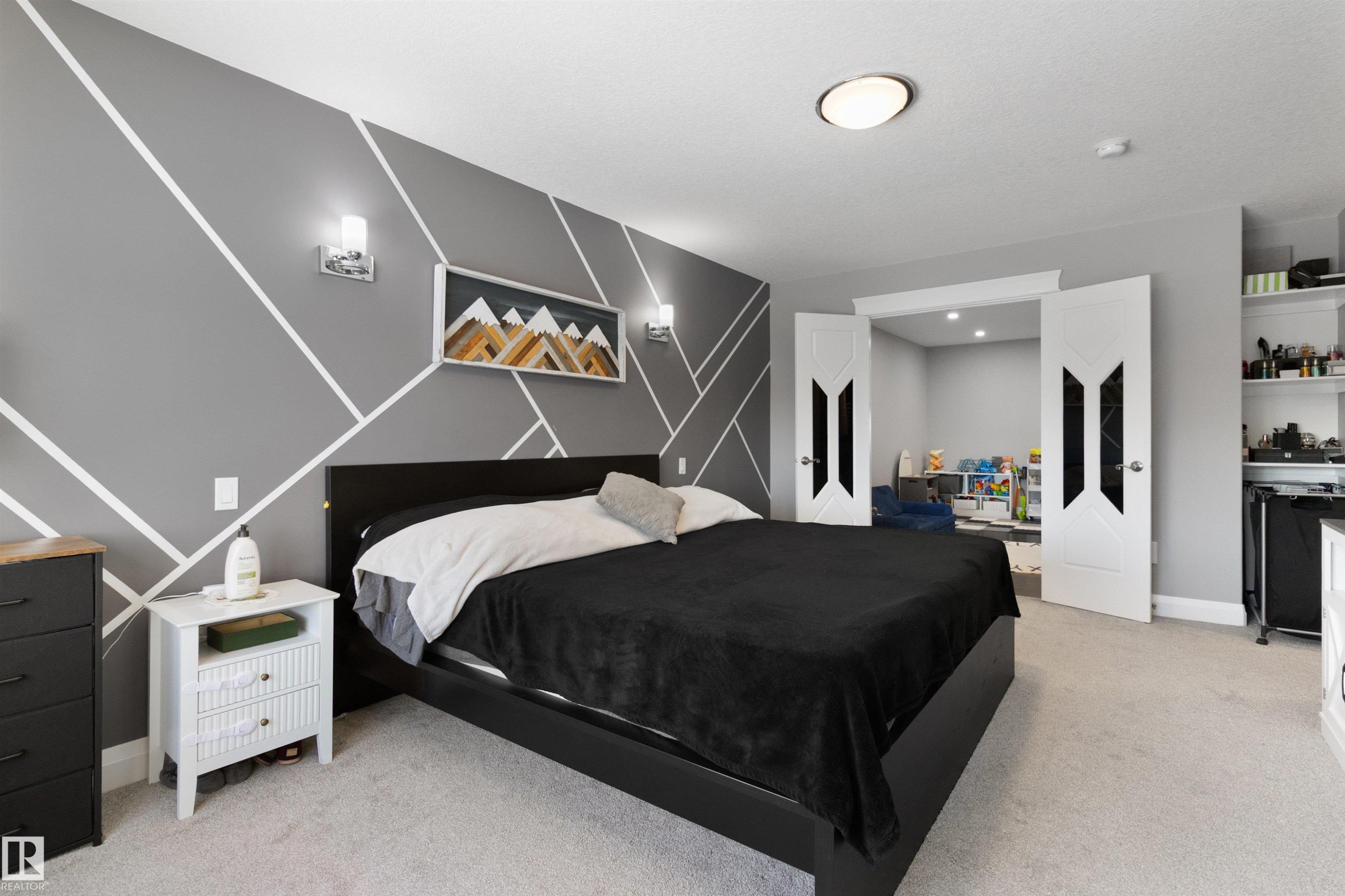 Bedroom featuring light colored carpet and an accent wall - 56 Durrand Bend, Fort Saskatchewan, AB - Indoor Photo Showing Bedroom