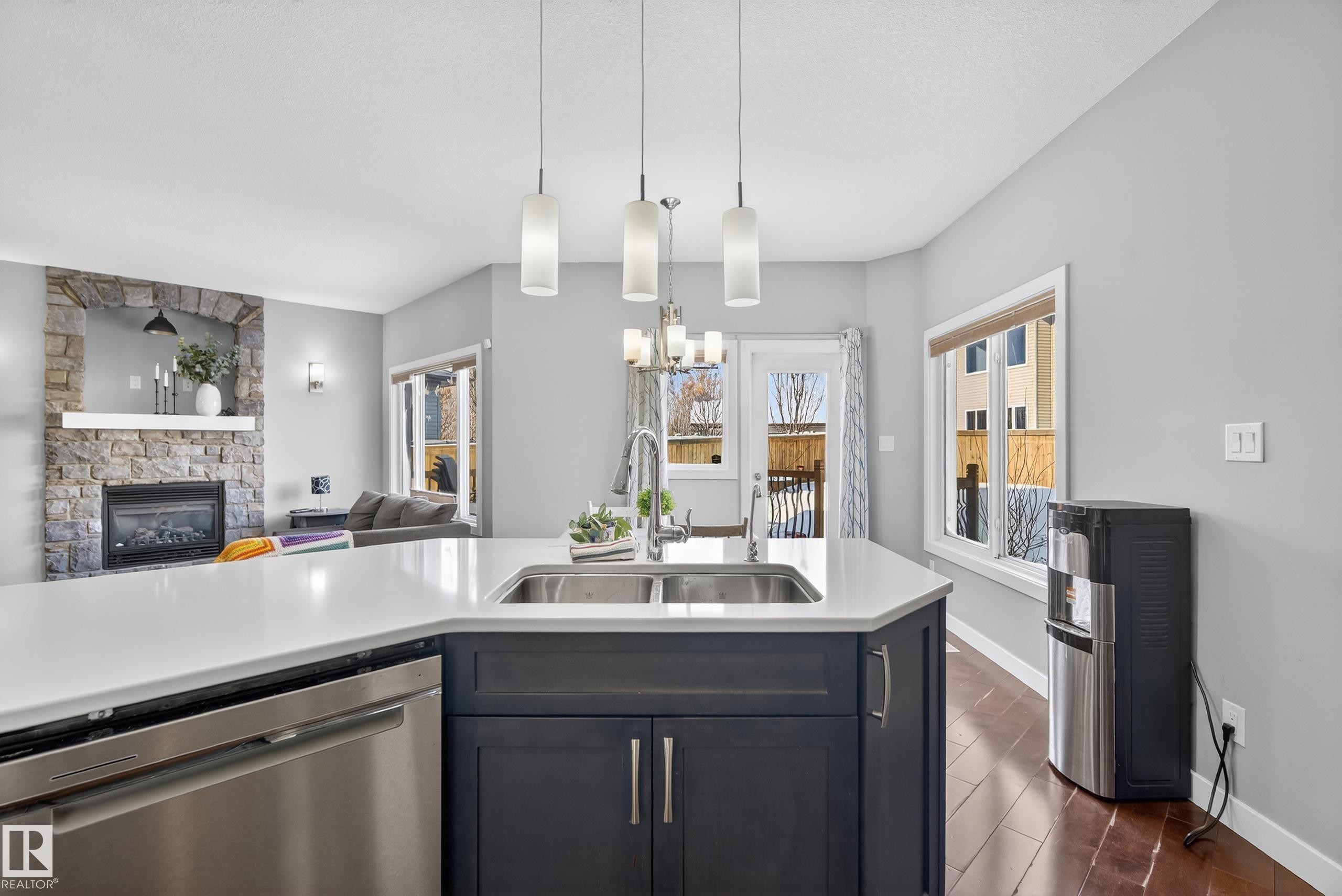 90 Hilldowns Drive, Spruce Grove, AB - Indoor Photo Showing Kitchen With Fireplace With Double Sink
