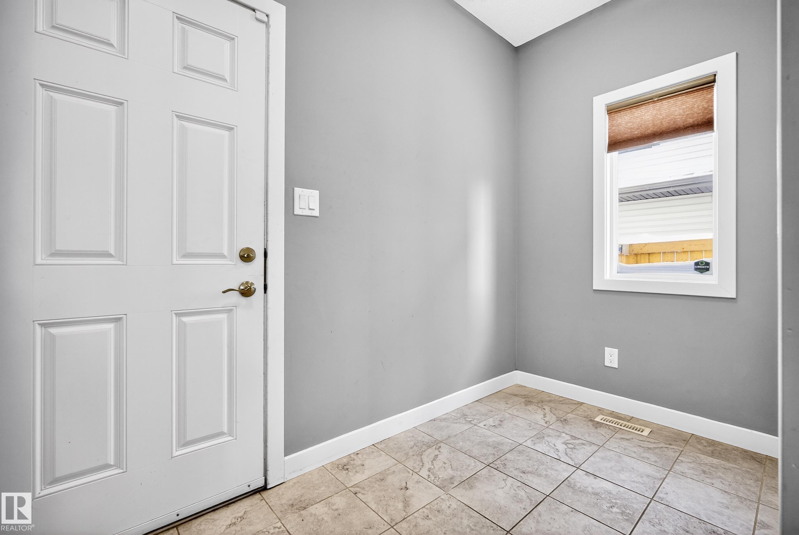 90 Hilldowns Drive, Spruce Grove, AB - Indoor Photo Showing Other Room