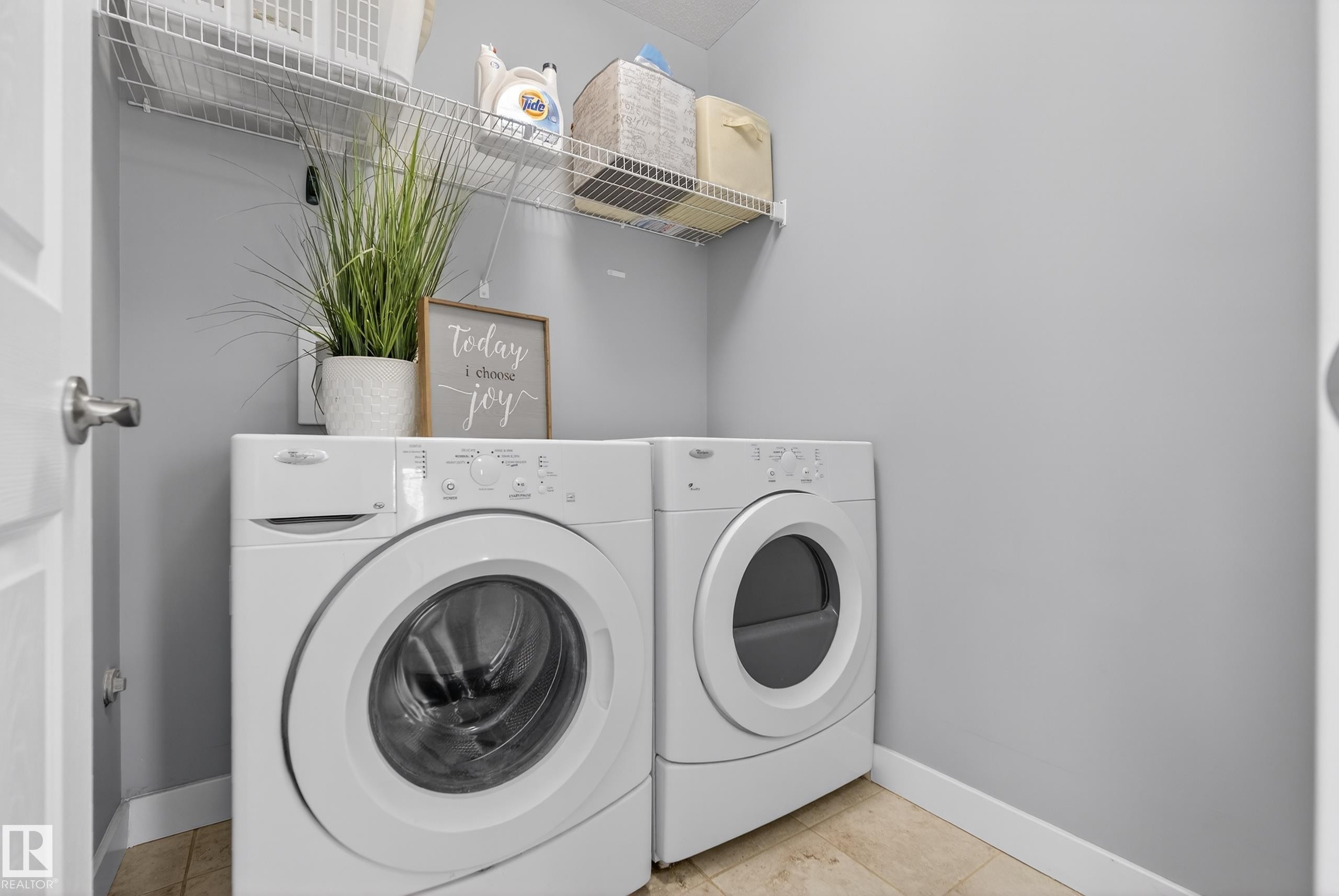 90 Hilldowns Drive, Spruce Grove, AB - Indoor Photo Showing Laundry Room