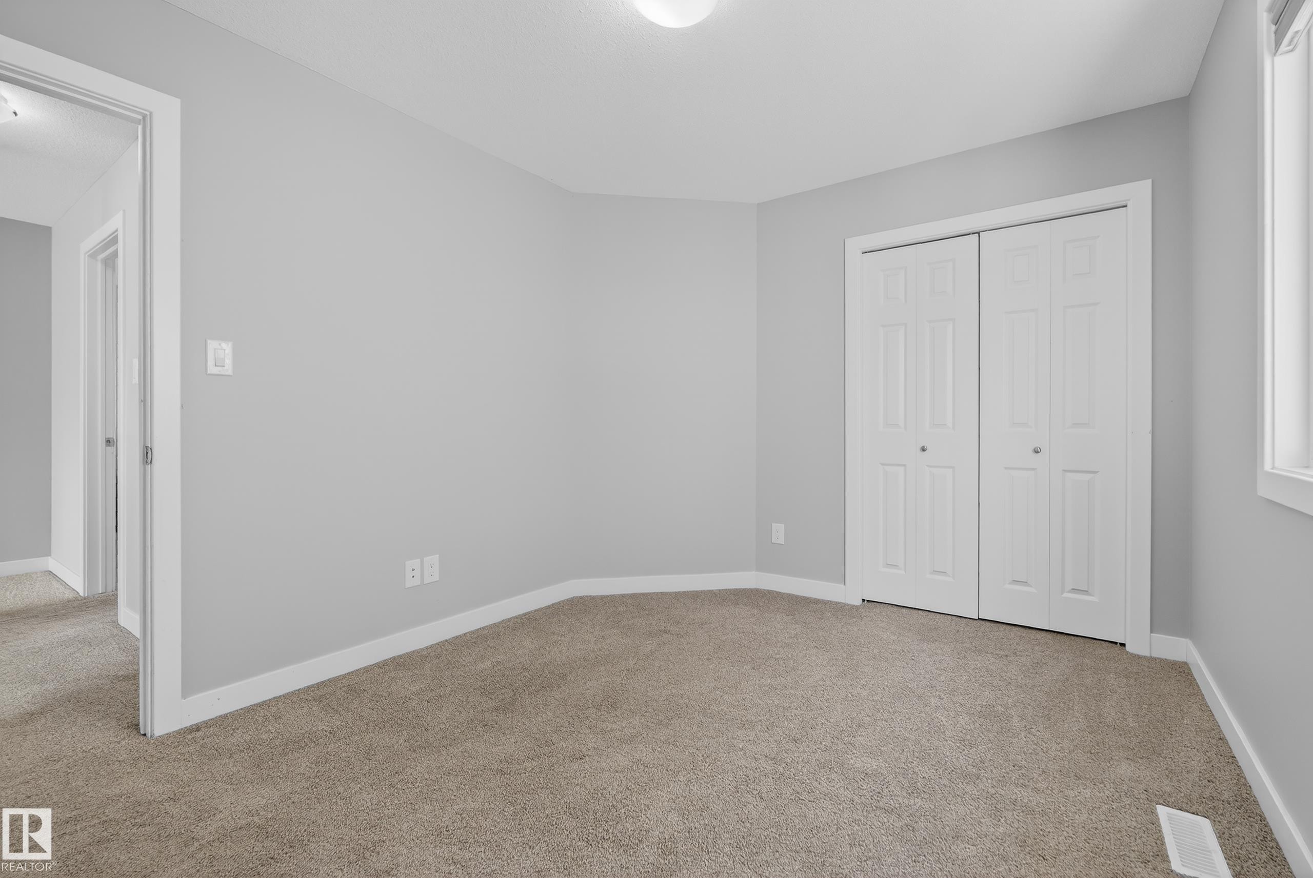 90 Hilldowns Drive, Spruce Grove, AB - Indoor Photo Showing Other Room