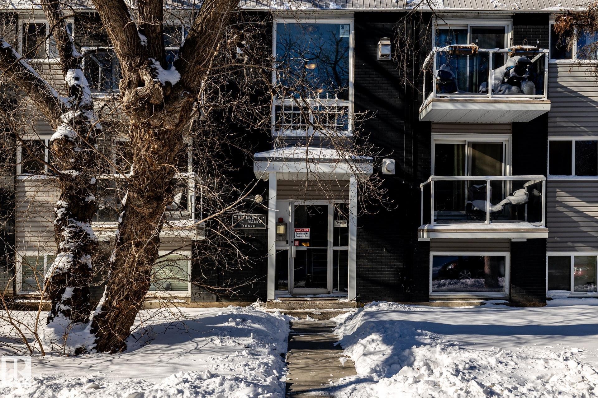 Snow covered property featuring a view of apartment building / complex - 15 10620 122 Street, Edmonton, AB - Outdoor