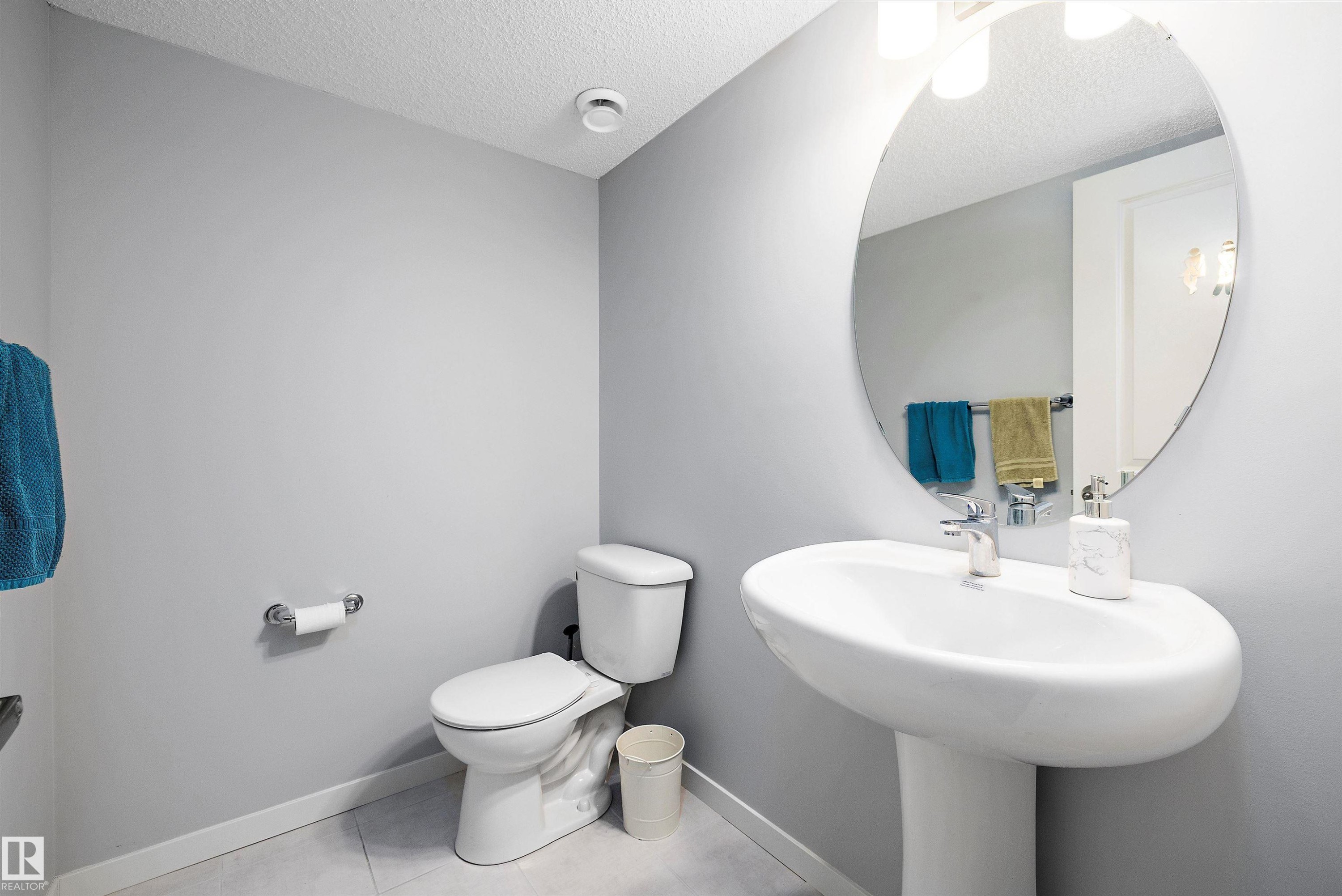 20106 27 Avenue, Edmonton, AB - Indoor Photo Showing Bathroom