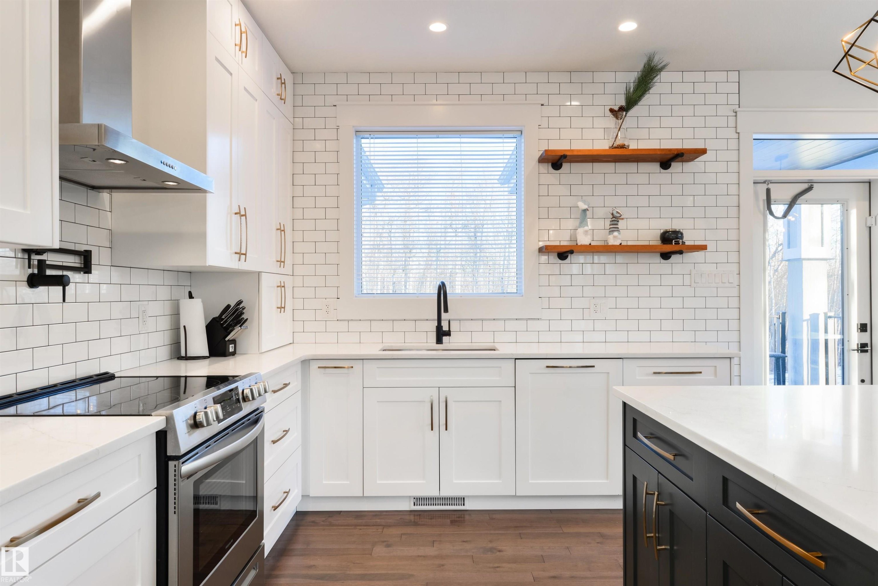 14 2406 Twp Road 540, Rural Lac Ste. Anne County, AB - Indoor Photo Showing Kitchen With Upgraded Kitchen