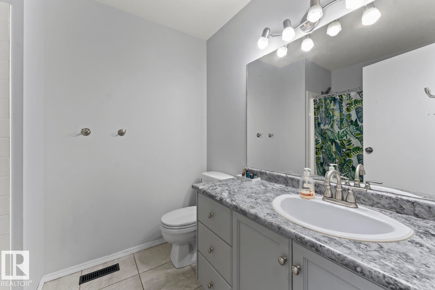 1006 11 Street, Cold Lake, AB - Indoor Photo Showing Bathroom