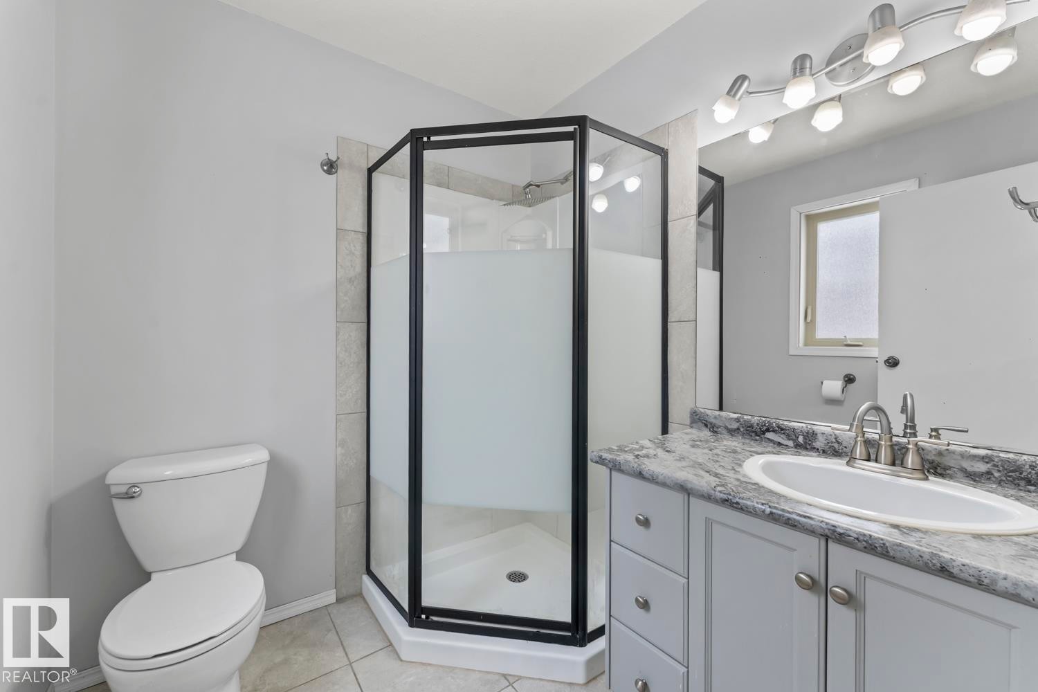 1006 11 Street, Cold Lake, AB - Indoor Photo Showing Bathroom