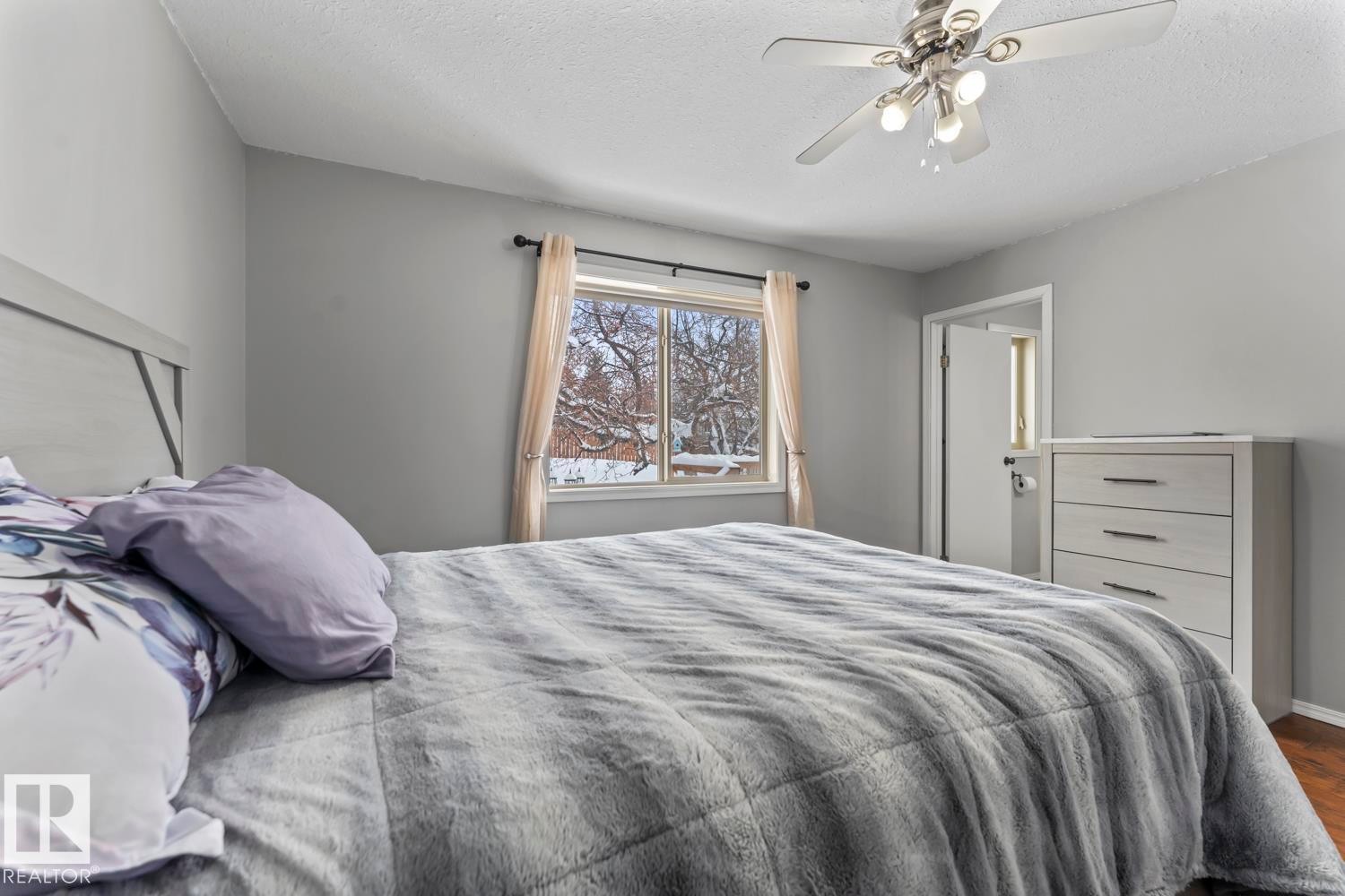 1006 11 Street, Cold Lake, AB - Indoor Photo Showing Bedroom