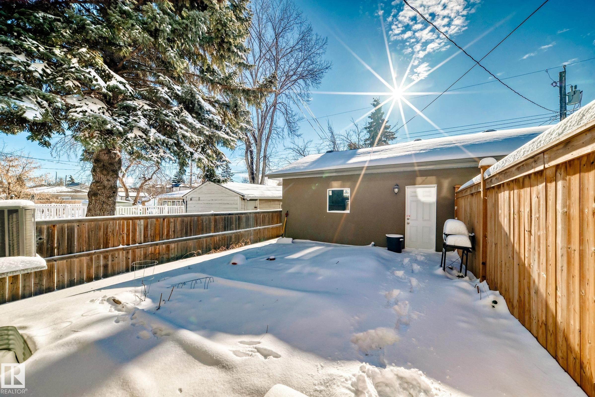 10711 70 Avenue, Edmonton, AB - Outdoor