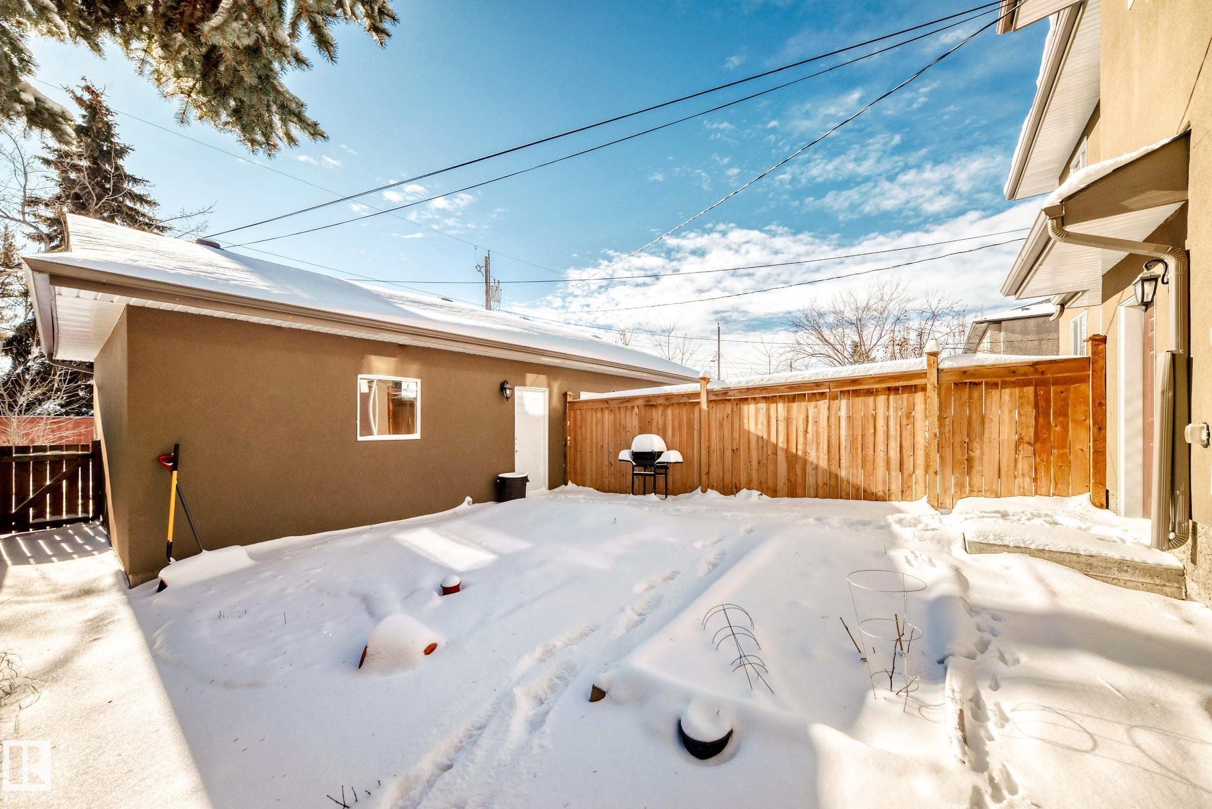 10711 70 Avenue, Edmonton, AB - Outdoor