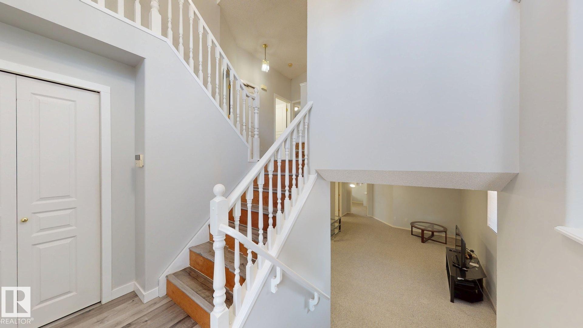 Staircase featuring baseboards - 17010 84 Street, Edmonton, AB - Indoor Photo Showing Other Room