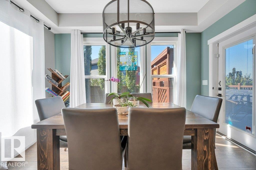 6123 19 Avenue, Edmonton, AB - Indoor Photo Showing Dining Room