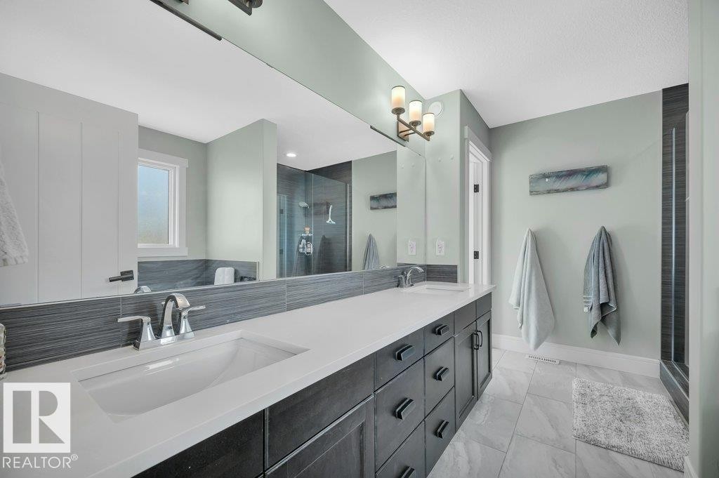 6123 19 Avenue, Edmonton, AB - Indoor Photo Showing Bathroom