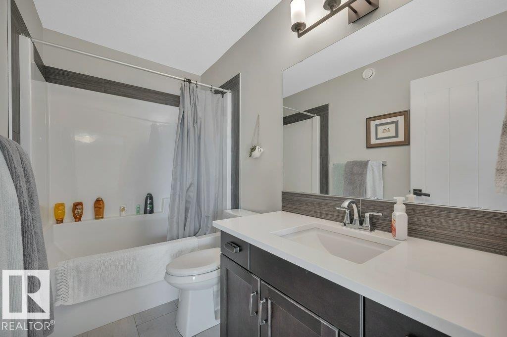 6123 19 Avenue, Edmonton, AB - Indoor Photo Showing Bathroom