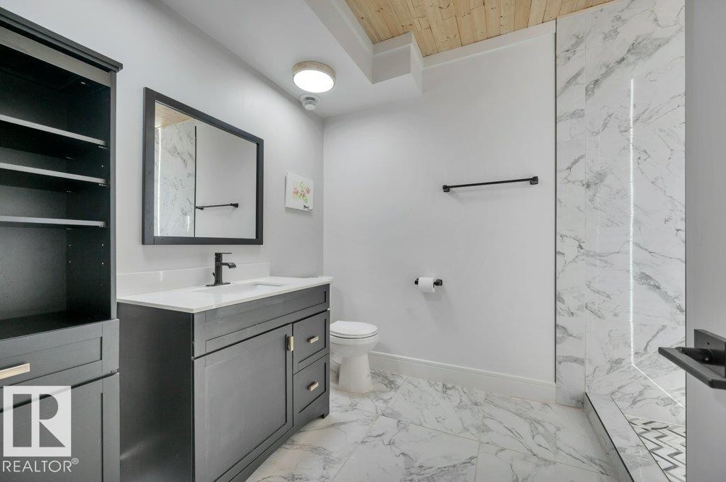 6123 19 Avenue, Edmonton, AB - Indoor Photo Showing Bathroom