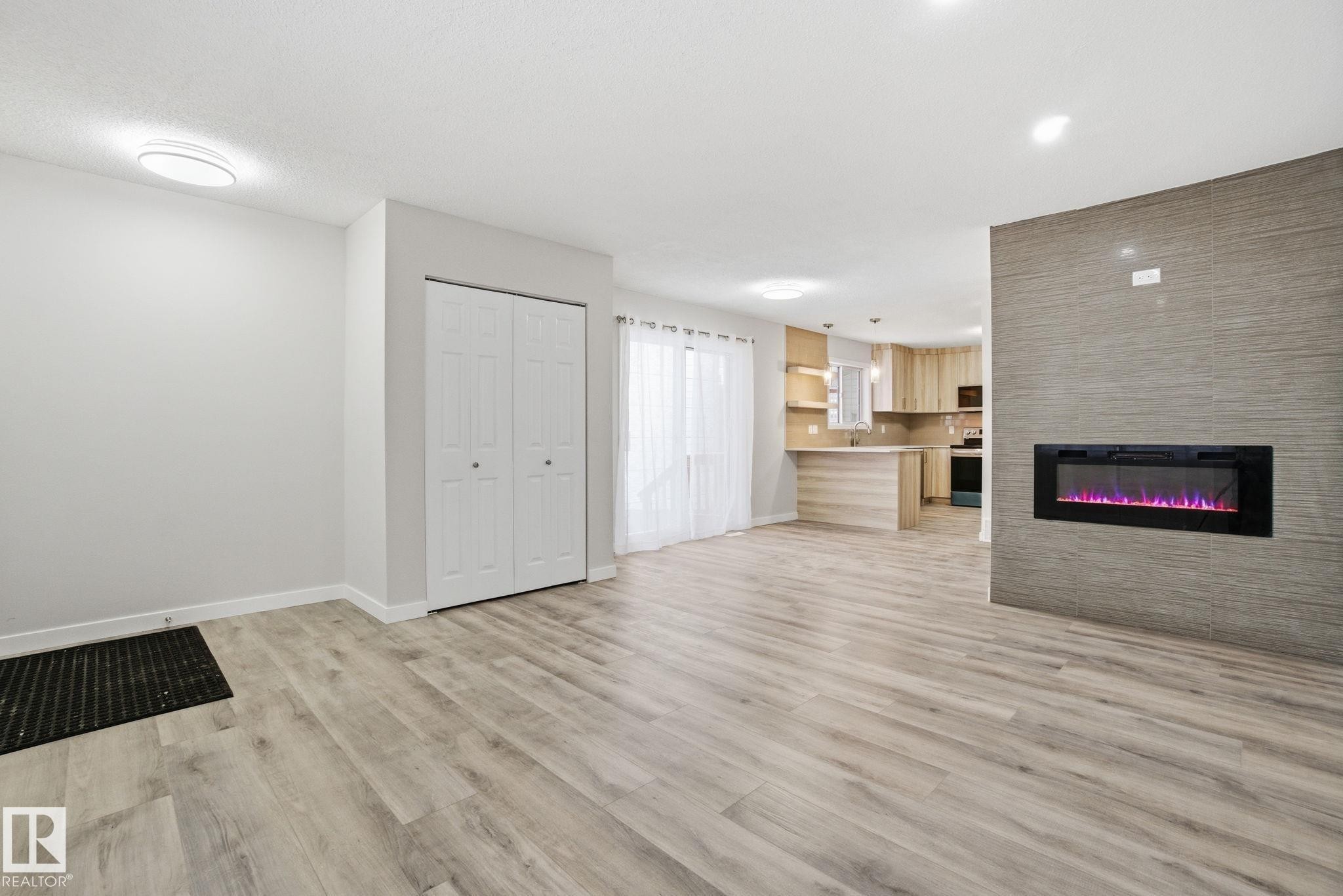 4035 38 Street, Edmonton, AB - Indoor With Fireplace