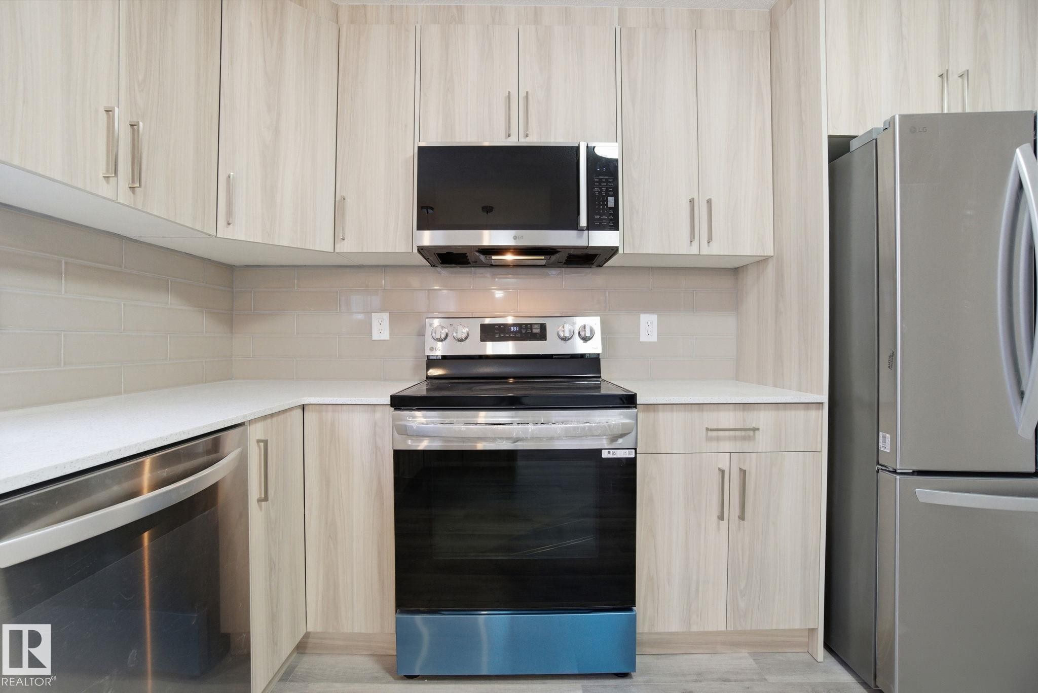 4035 38 Street, Edmonton, AB - Indoor Photo Showing Kitchen With Stainless Steel Kitchen