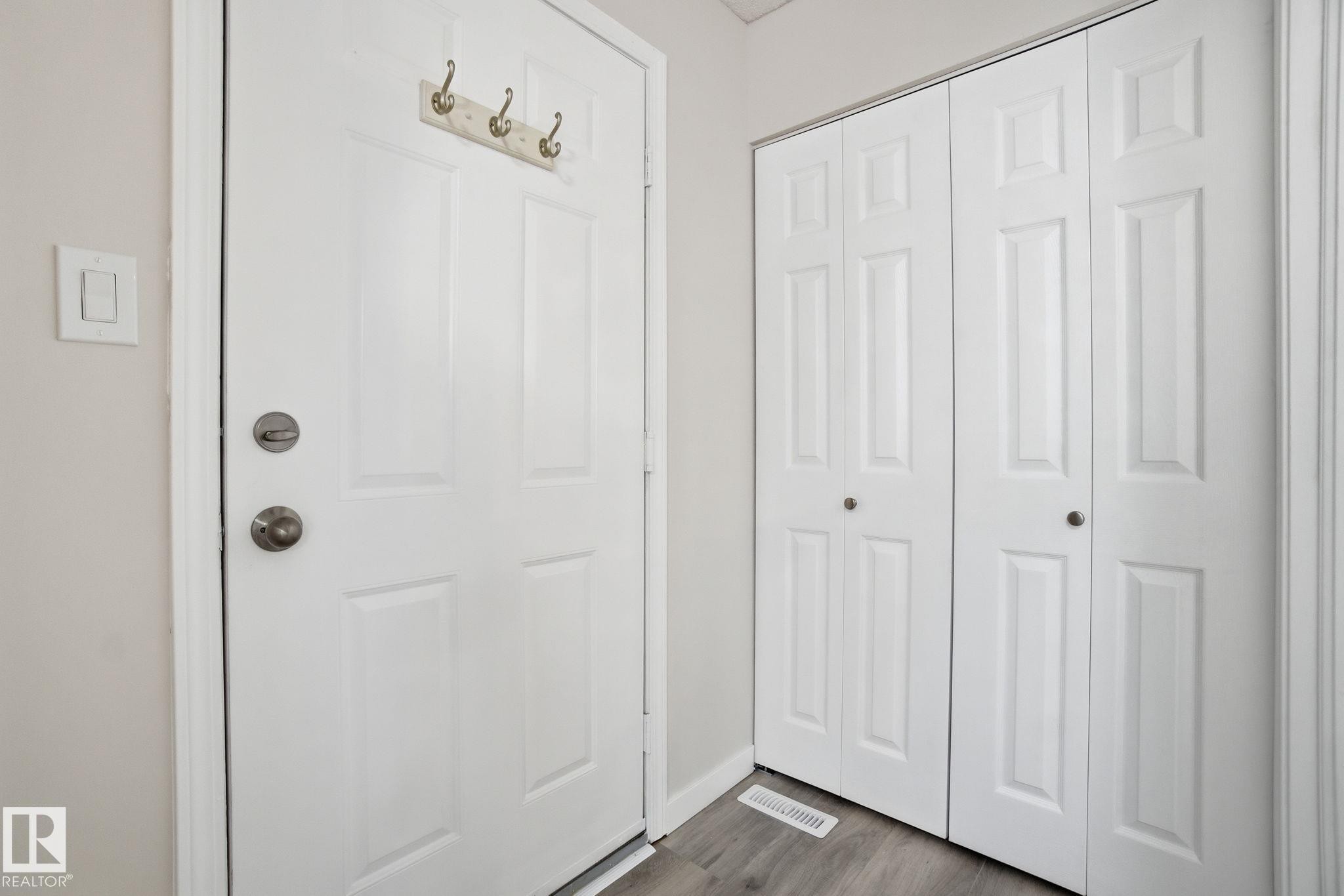 4035 38 Street, Edmonton, AB - Indoor Photo Showing Other Room