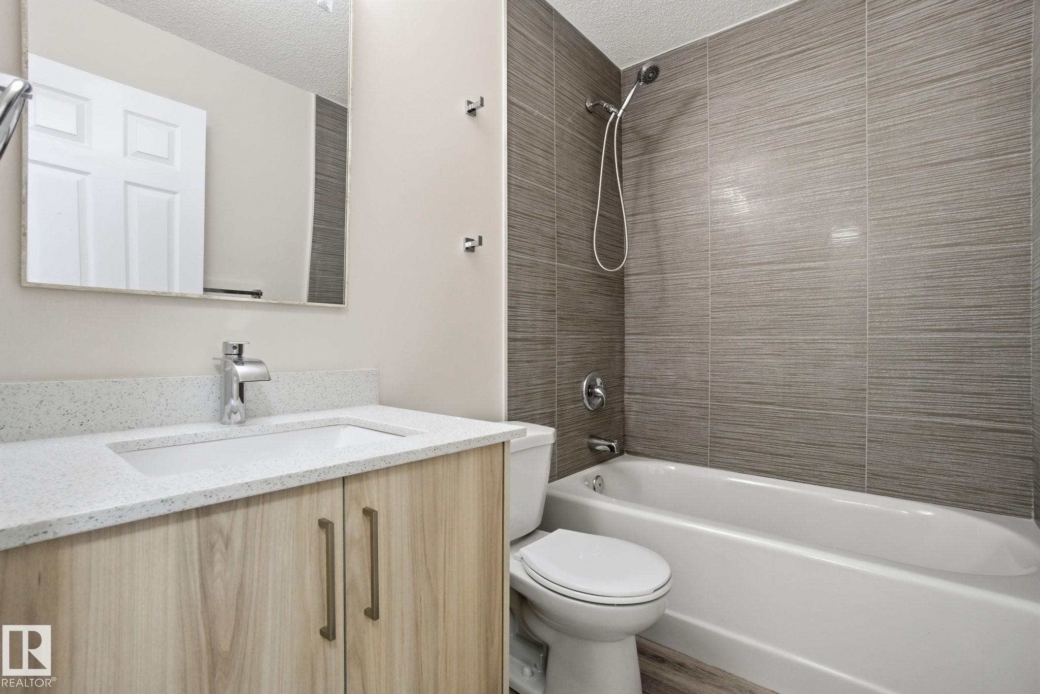 4035 38 Street, Edmonton, AB - Indoor Photo Showing Bathroom