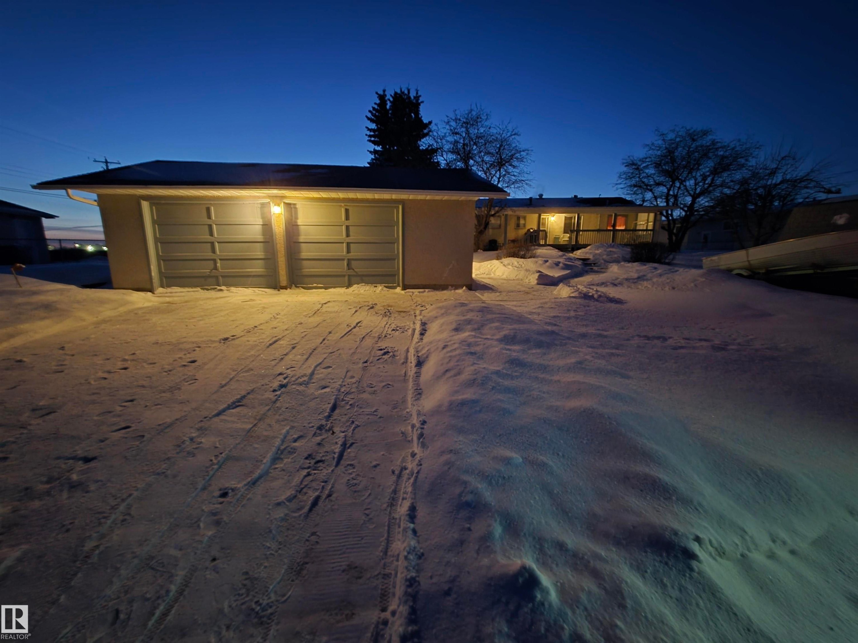 Snow covered garage with a garage - 4400 45 Avenue, Stony Plain, AB - Outdoor