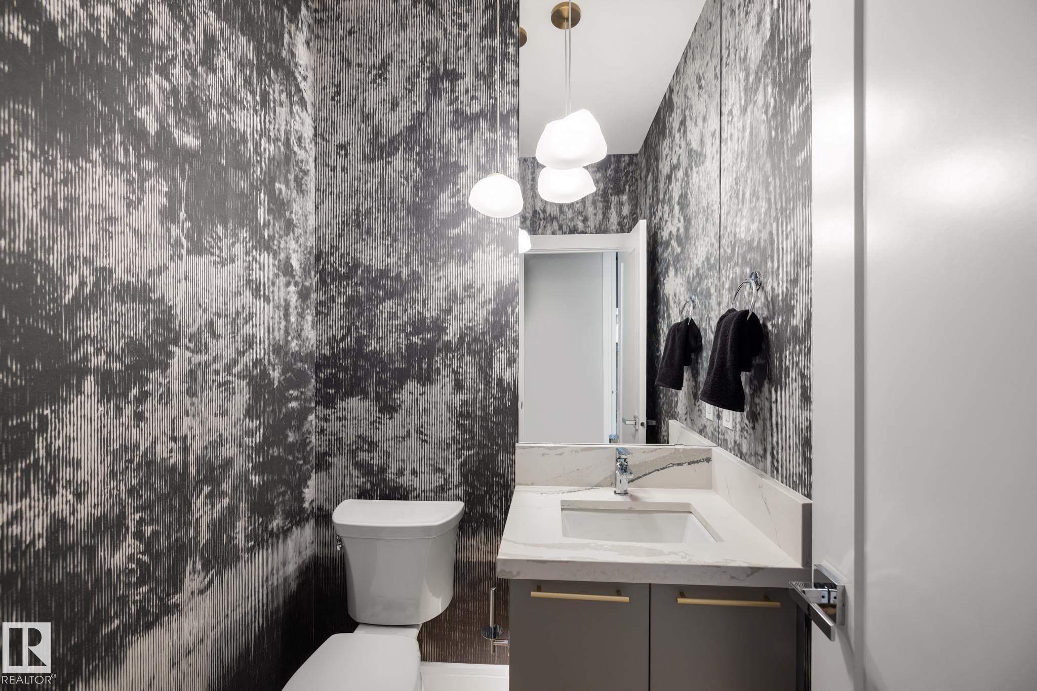 17427 7 Street, Edmonton, AB - Indoor Photo Showing Bathroom