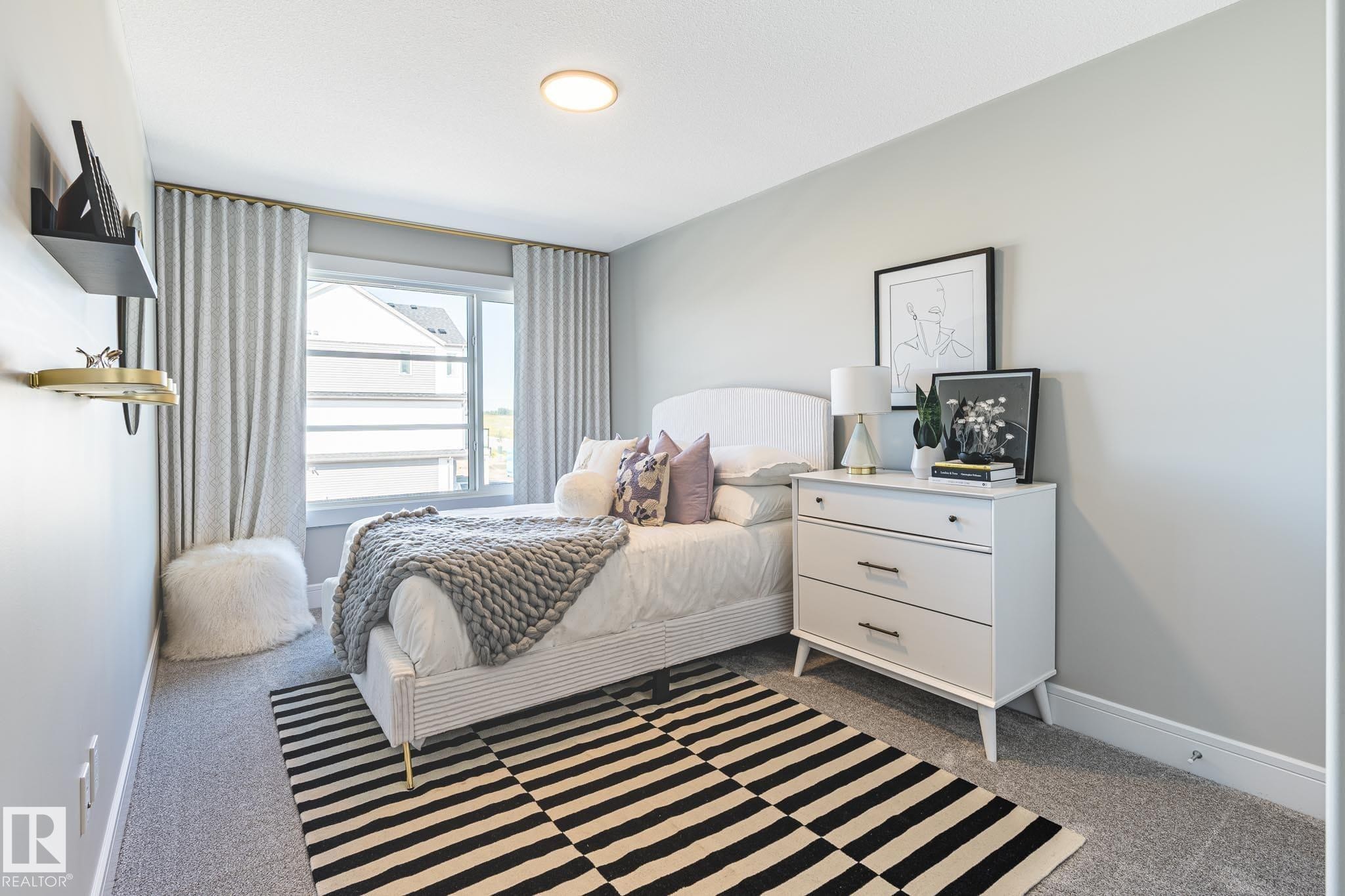 17427 7 Street, Edmonton, AB - Indoor Photo Showing Bedroom