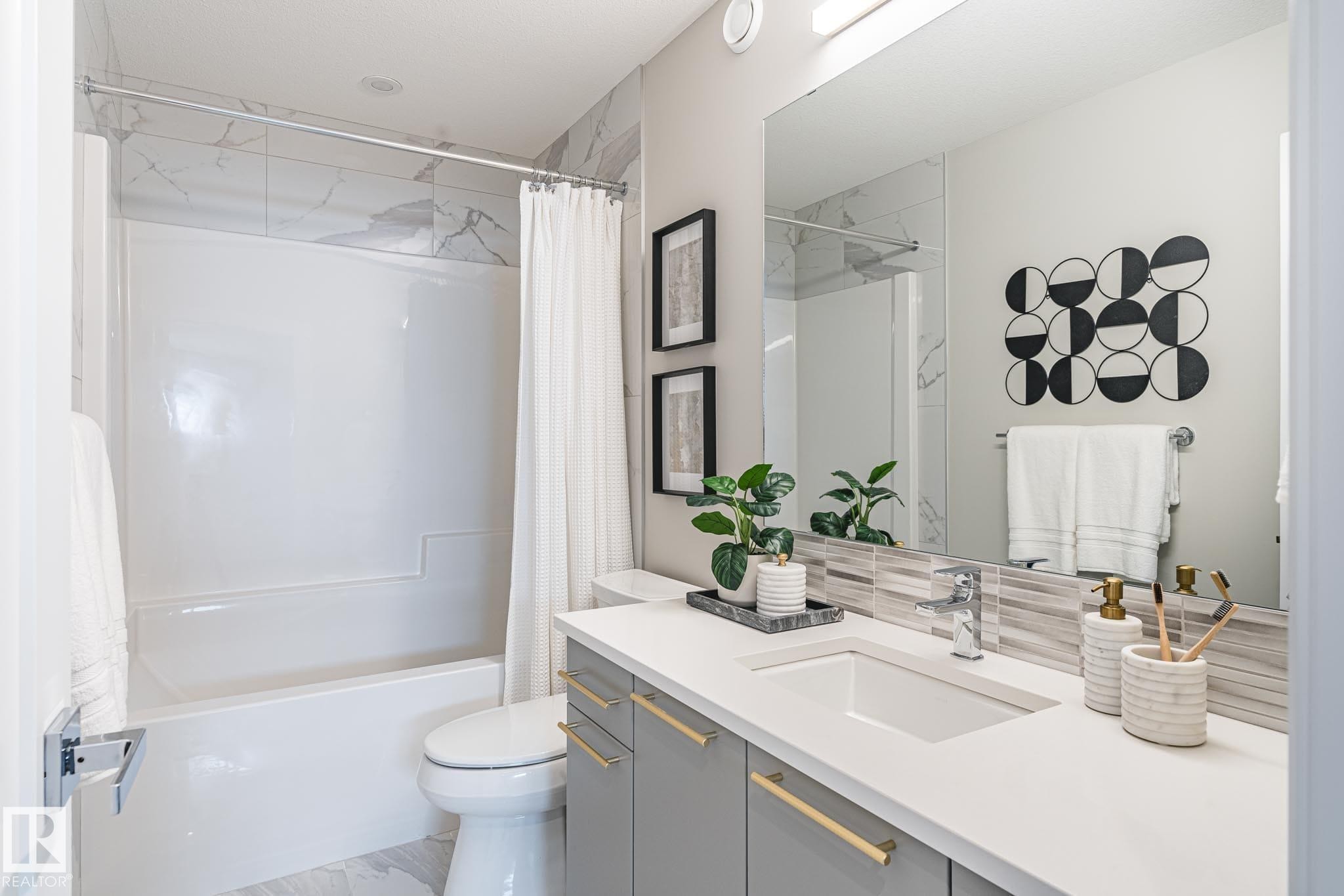 17427 7 Street, Edmonton, AB - Indoor Photo Showing Bathroom