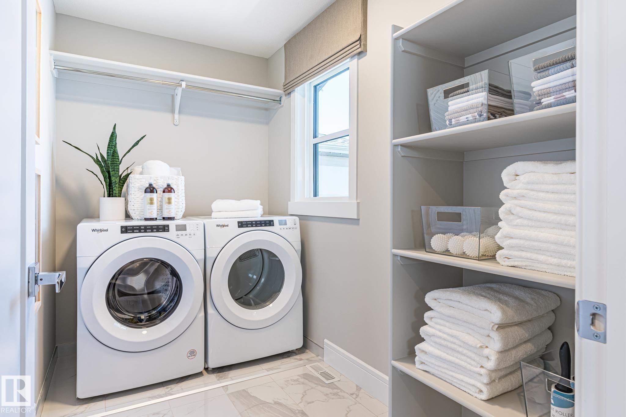 17427 7 Street, Edmonton, AB - Indoor Photo Showing Laundry Room