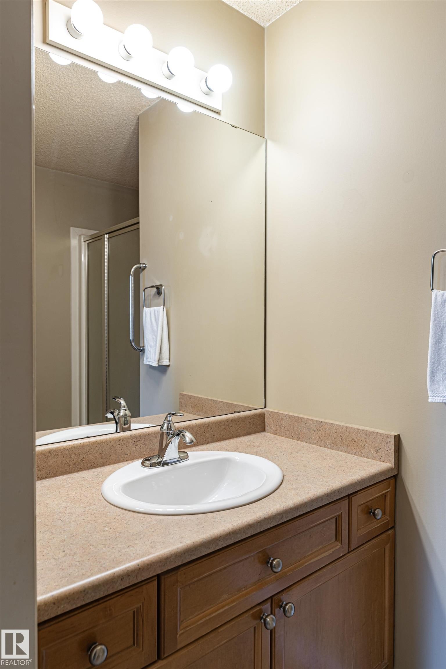 227 16807 100 Avenue, Edmonton, AB - Indoor Photo Showing Bathroom