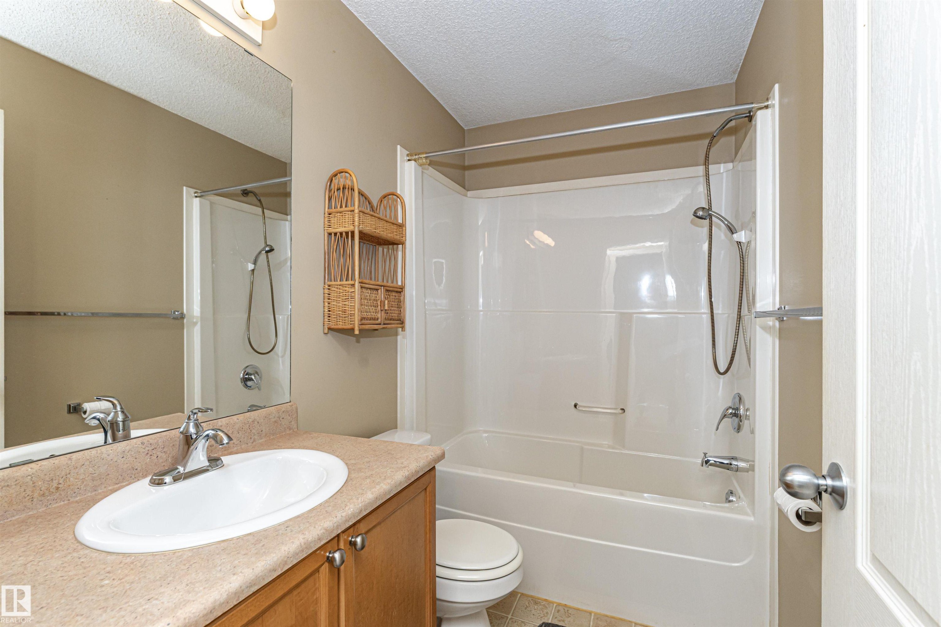 227 16807 100 Avenue, Edmonton, AB - Indoor Photo Showing Bathroom