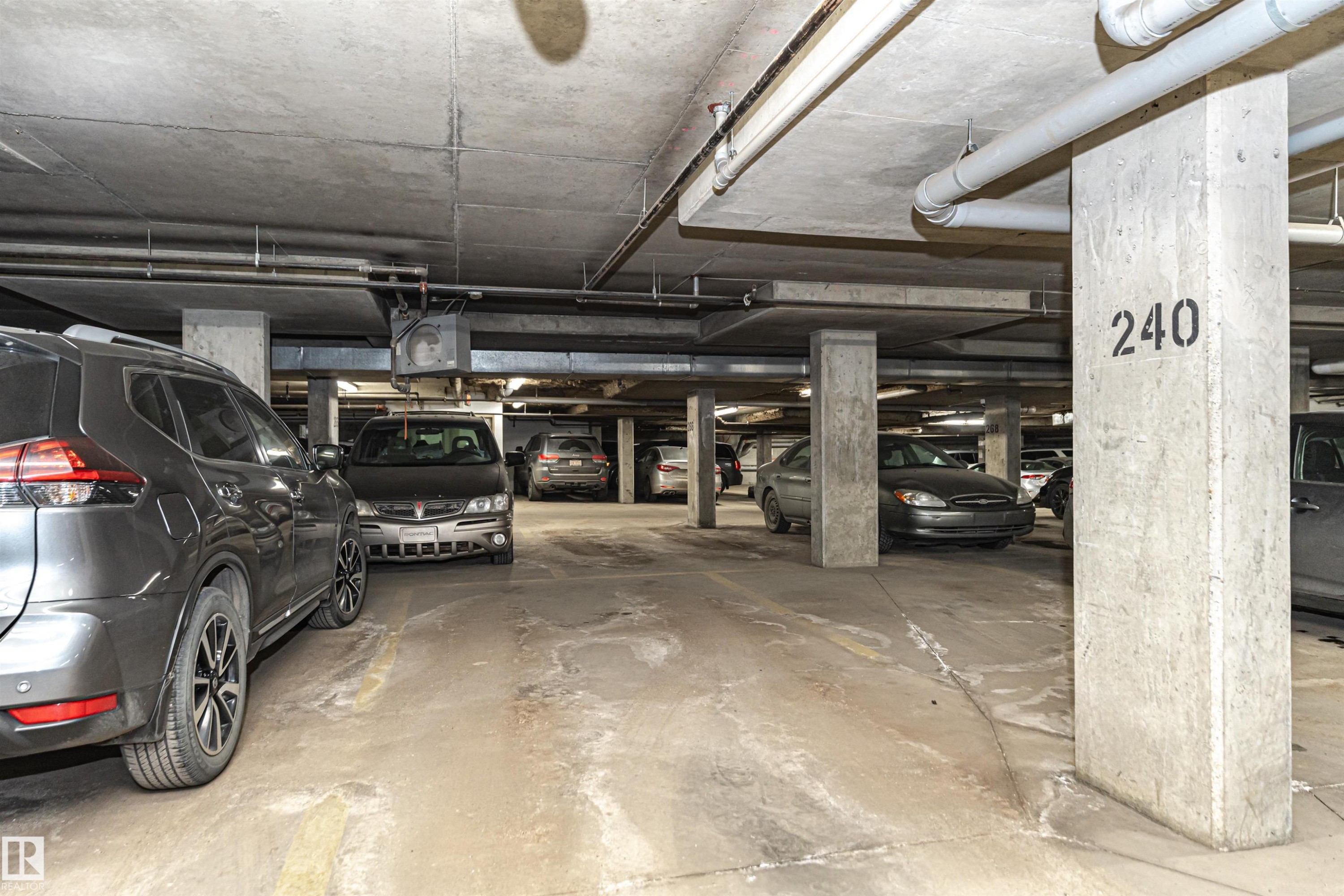 227 16807 100 Avenue, Edmonton, AB - Indoor Photo Showing Garage
