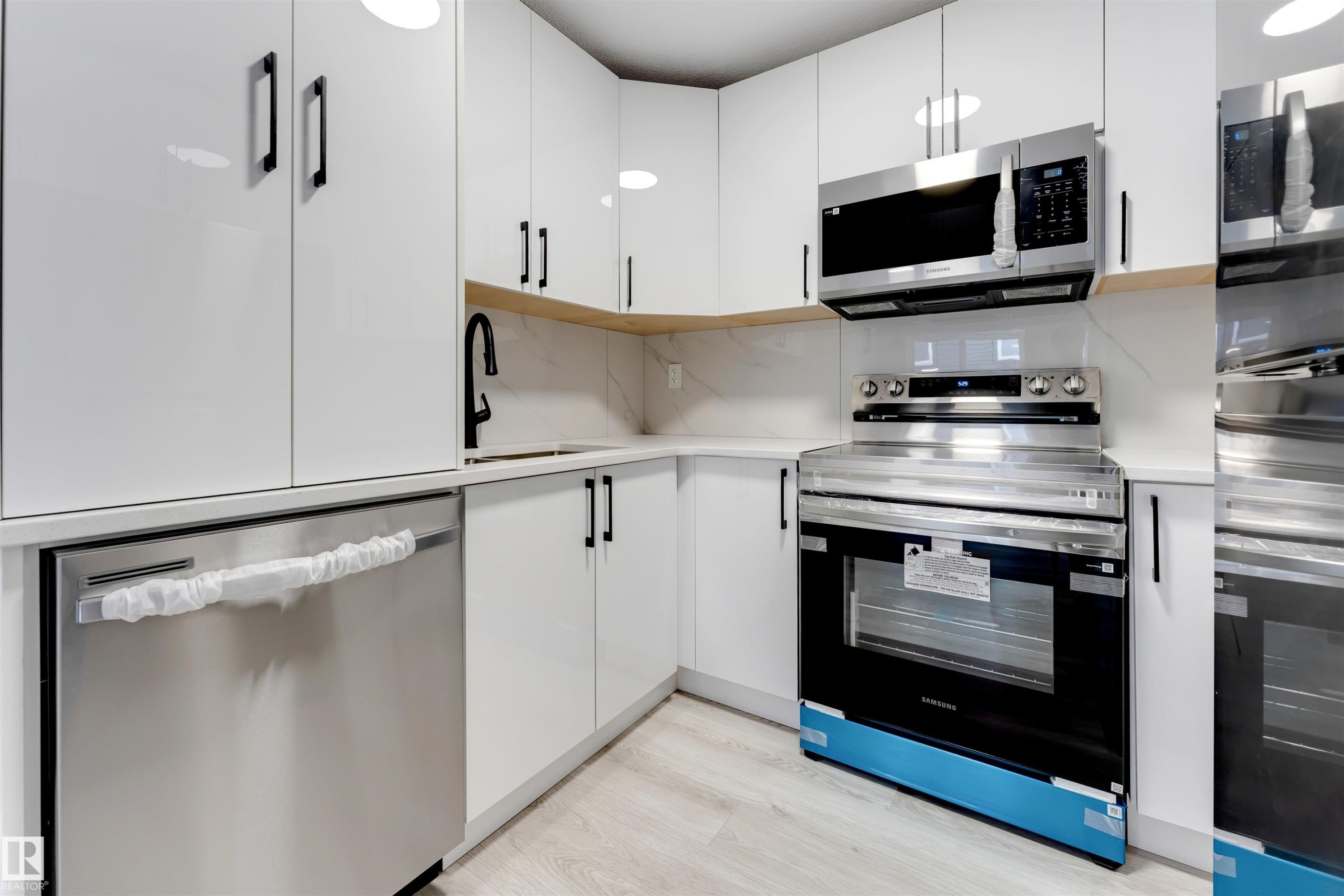 4371 37 Street, Beaumont, AB - Indoor Photo Showing Kitchen