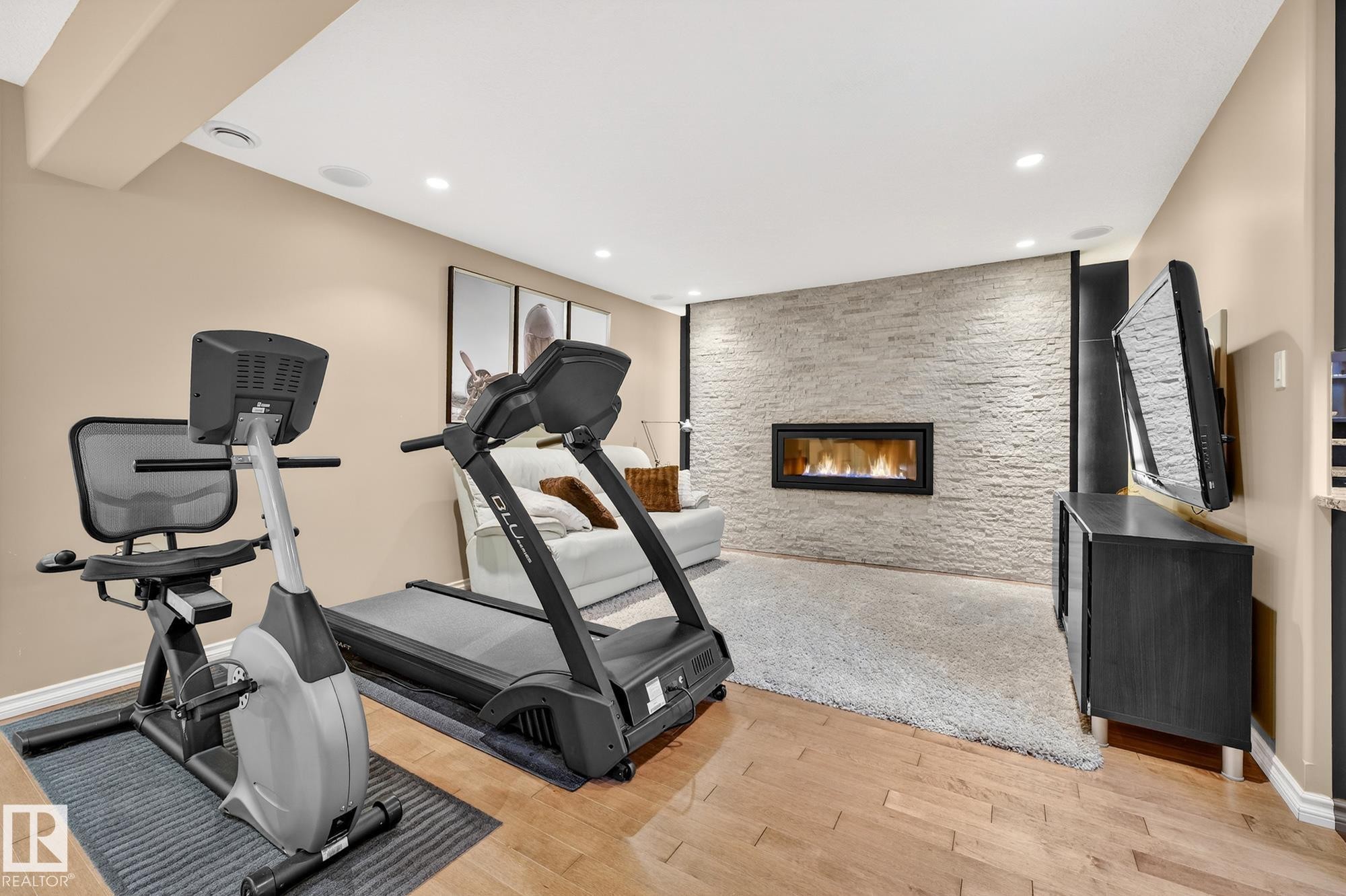 2036 Hilliard Place, Edmonton, AB - Indoor Photo Showing Gym Room
