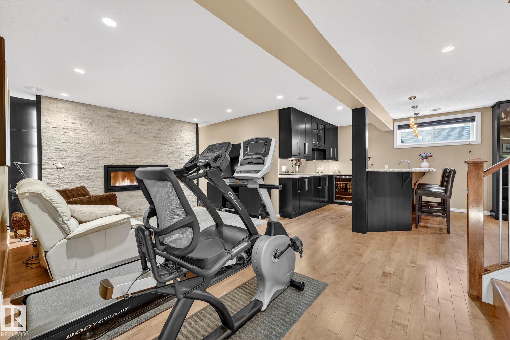 2036 Hilliard Place, Edmonton, AB - Indoor Photo Showing Gym Room