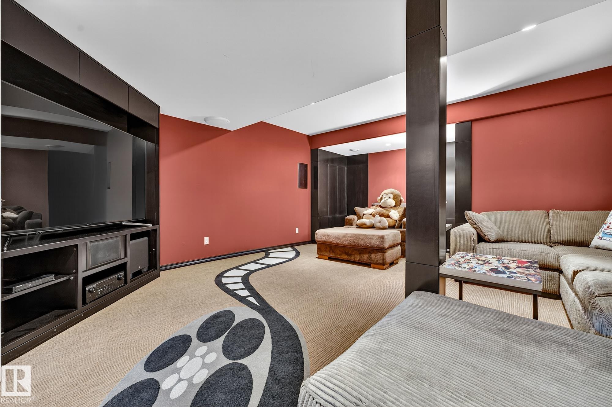 Living room featuring carpet and baseboards - 2036 Hilliard Place, Edmonton, AB - Indoor Photo Showing Living Room