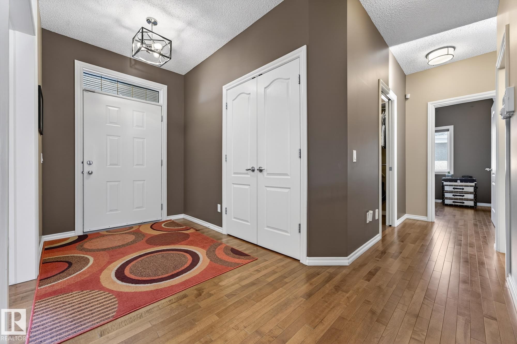 Entryway featuring wood-type flooring and a textured ceiling - 2036 Hilliard Place, Edmonton, AB - Indoor Photo Showing Other Room