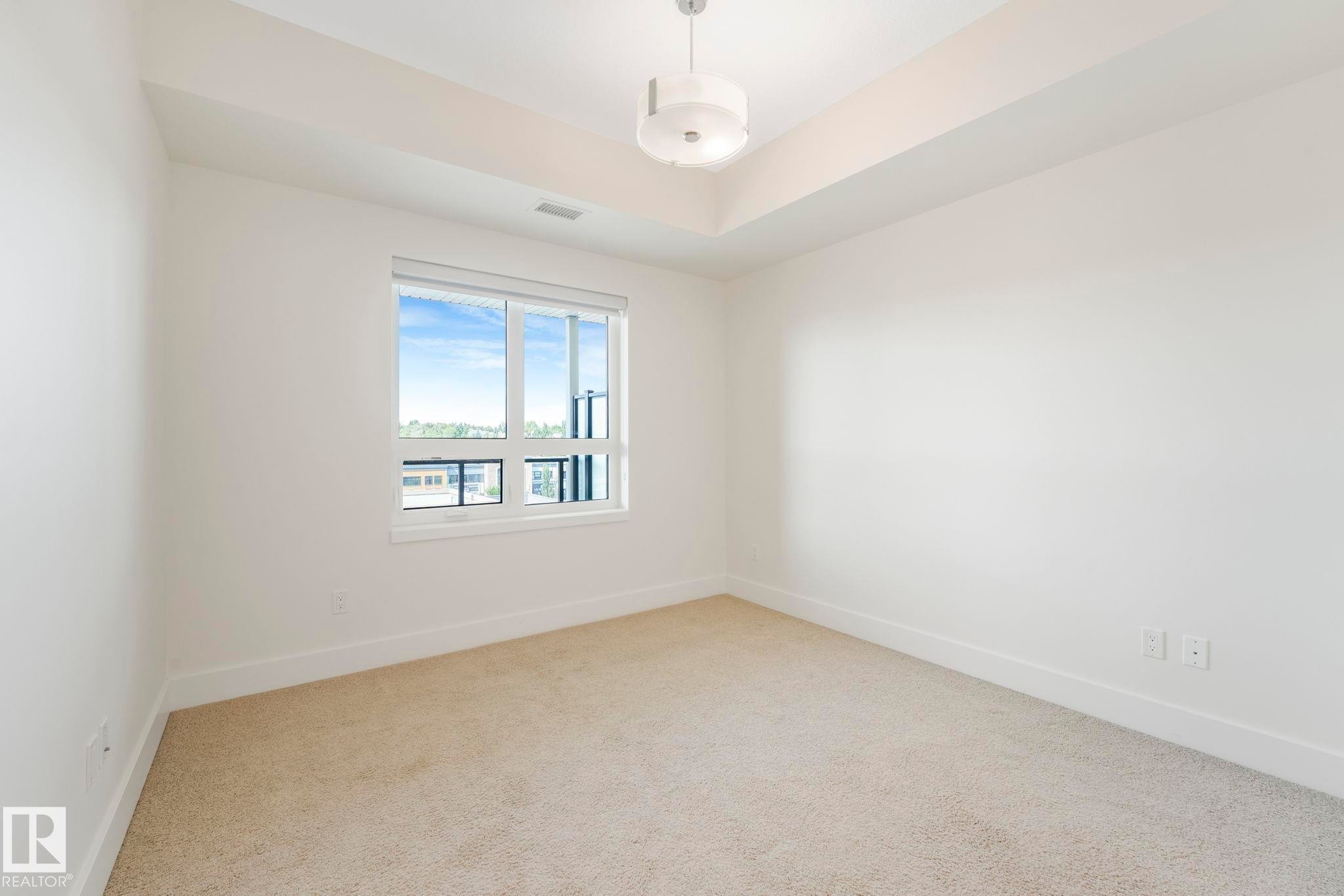 Blinds included! - 814 200 Bellerose Drive, St. Albert, AB - Indoor Photo Showing Other Room